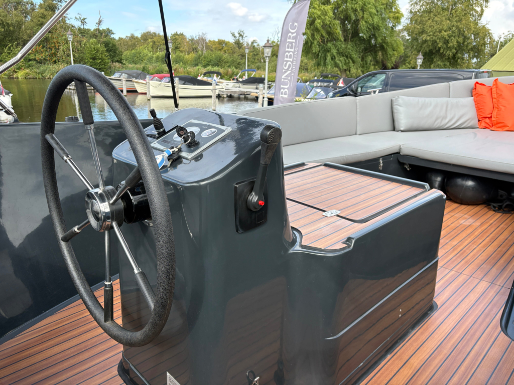 Escape 750 ( 2015) 