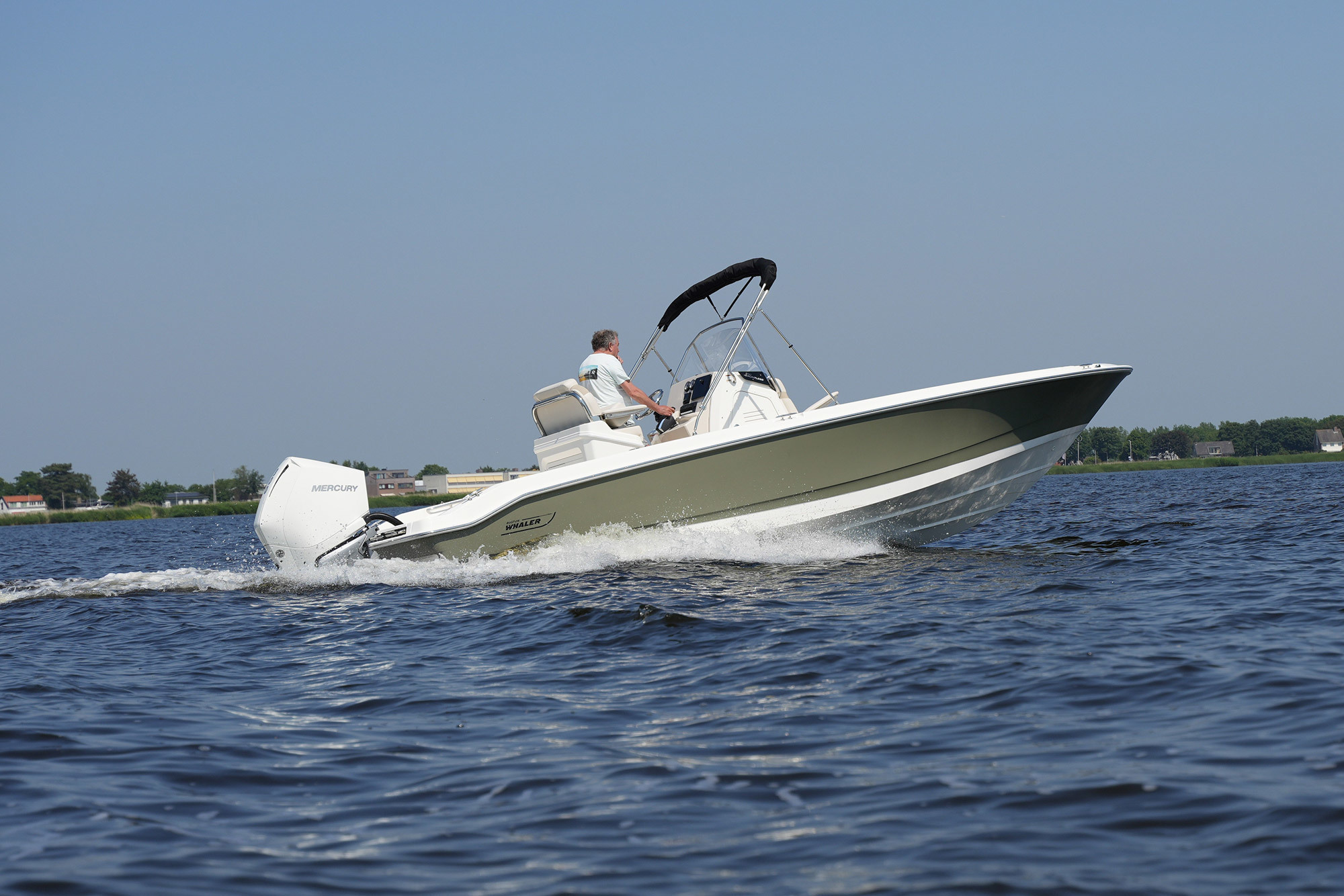 Boston Whaler 250 Dauntless