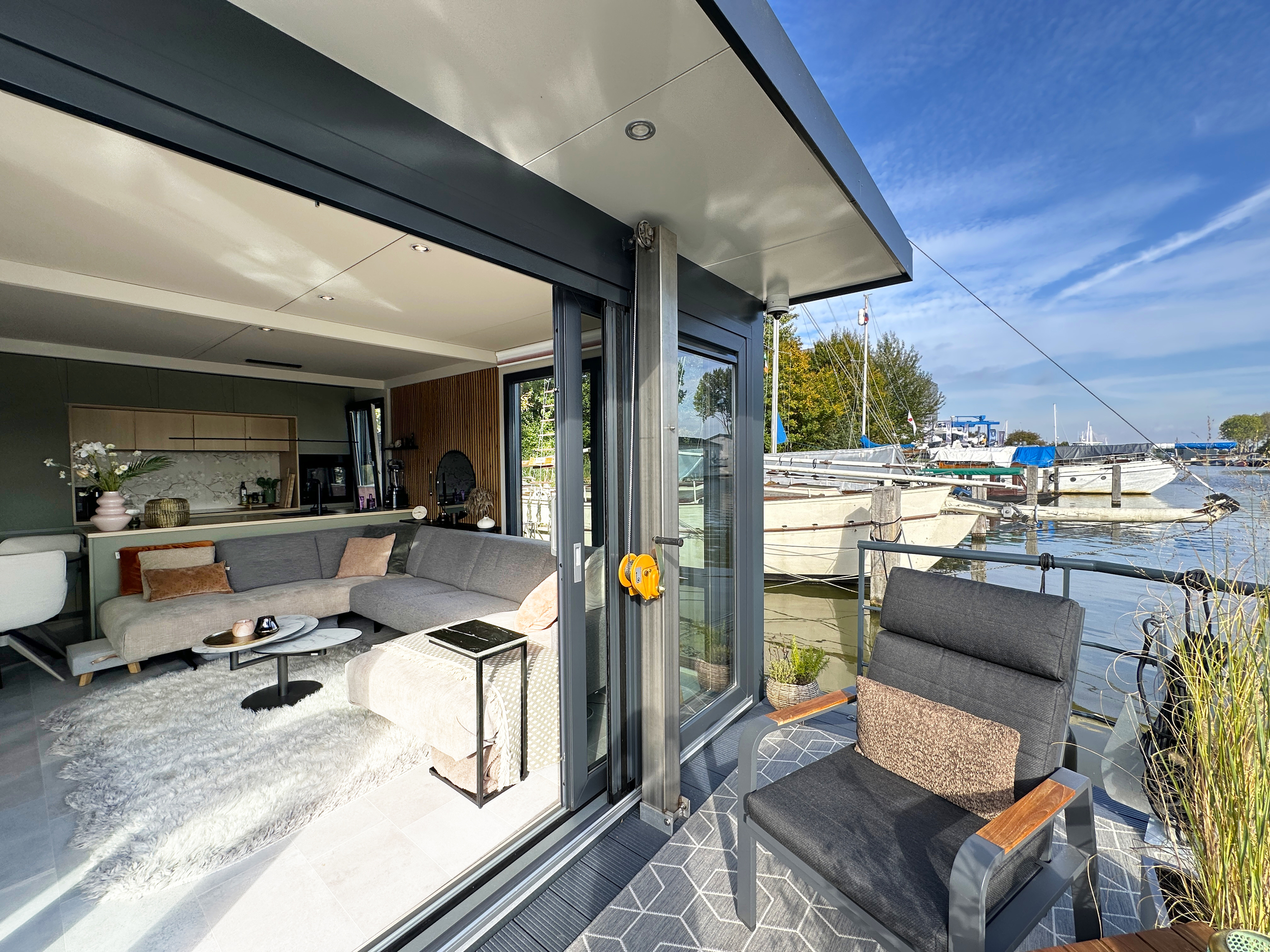 HT-Lofts Houseboat 15m Electric Propulsion