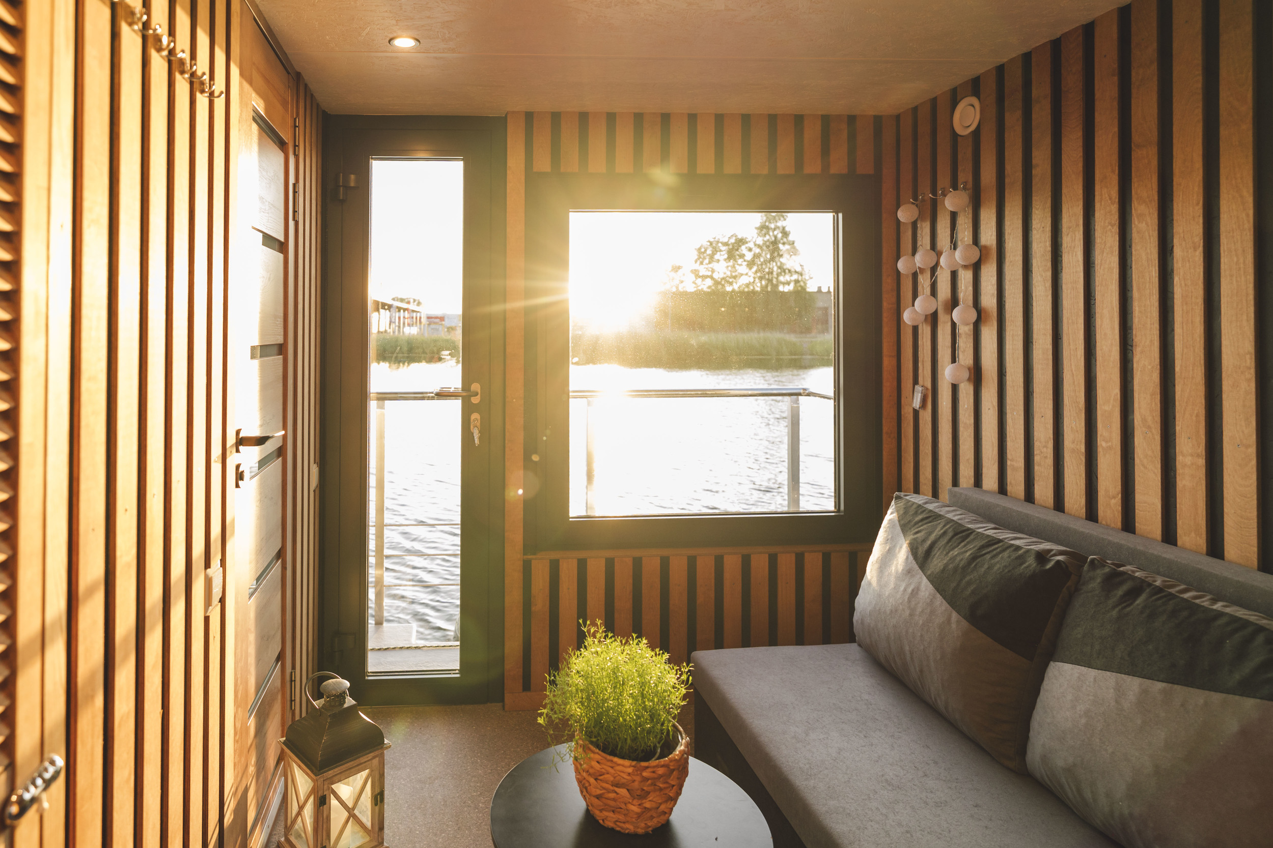 SHB Houseboat GTR 6.3