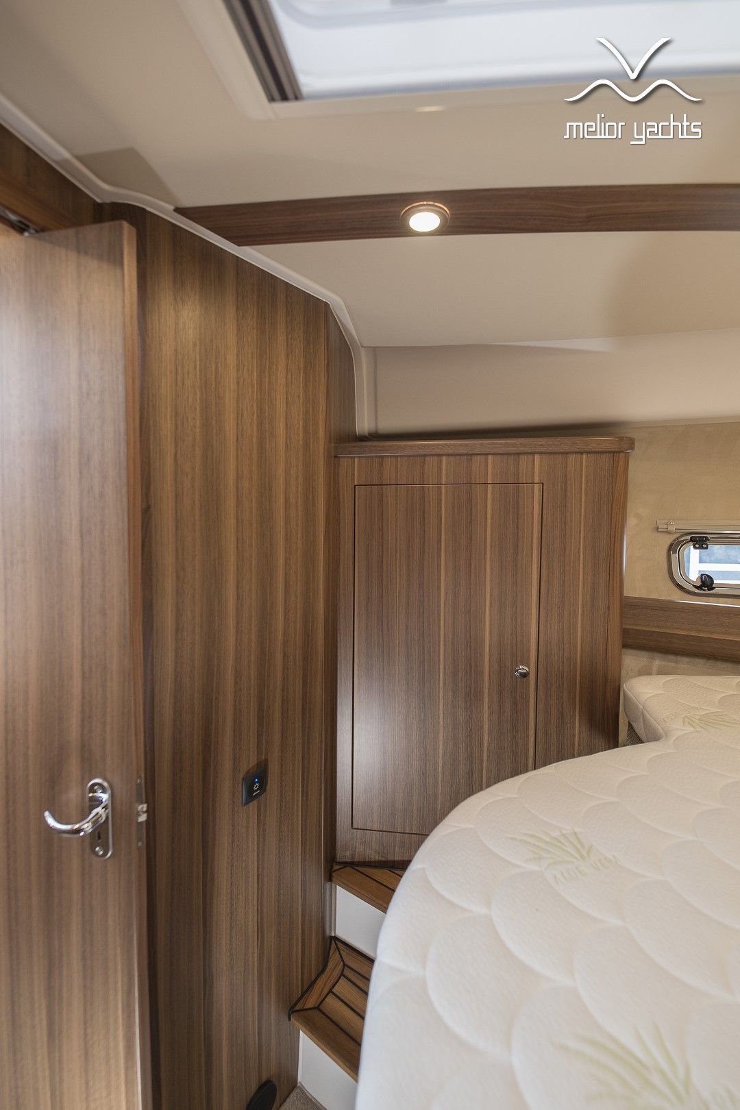 Saga 385 - Edition Walnut Interior