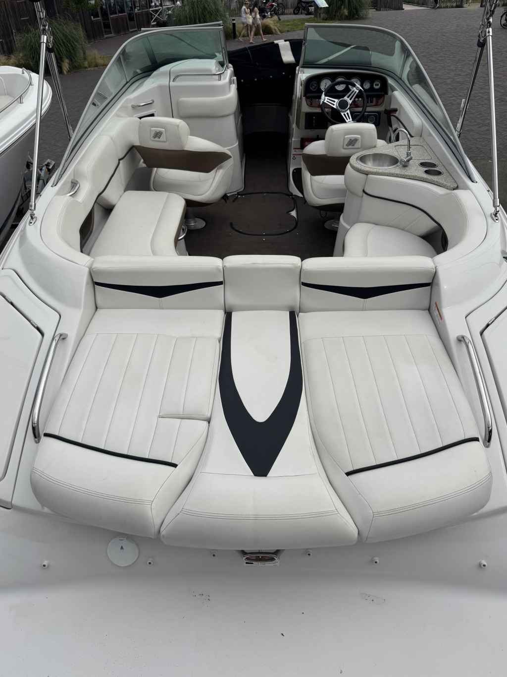 Four Winns H240