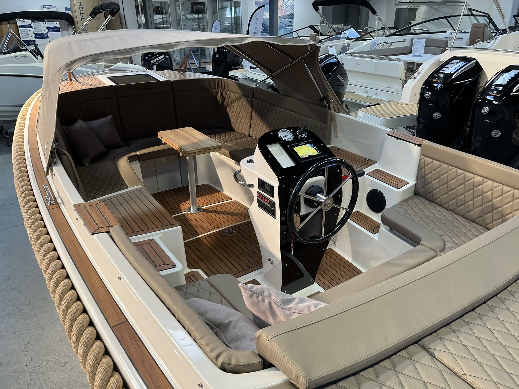 Oud-huijzer 740 Tender