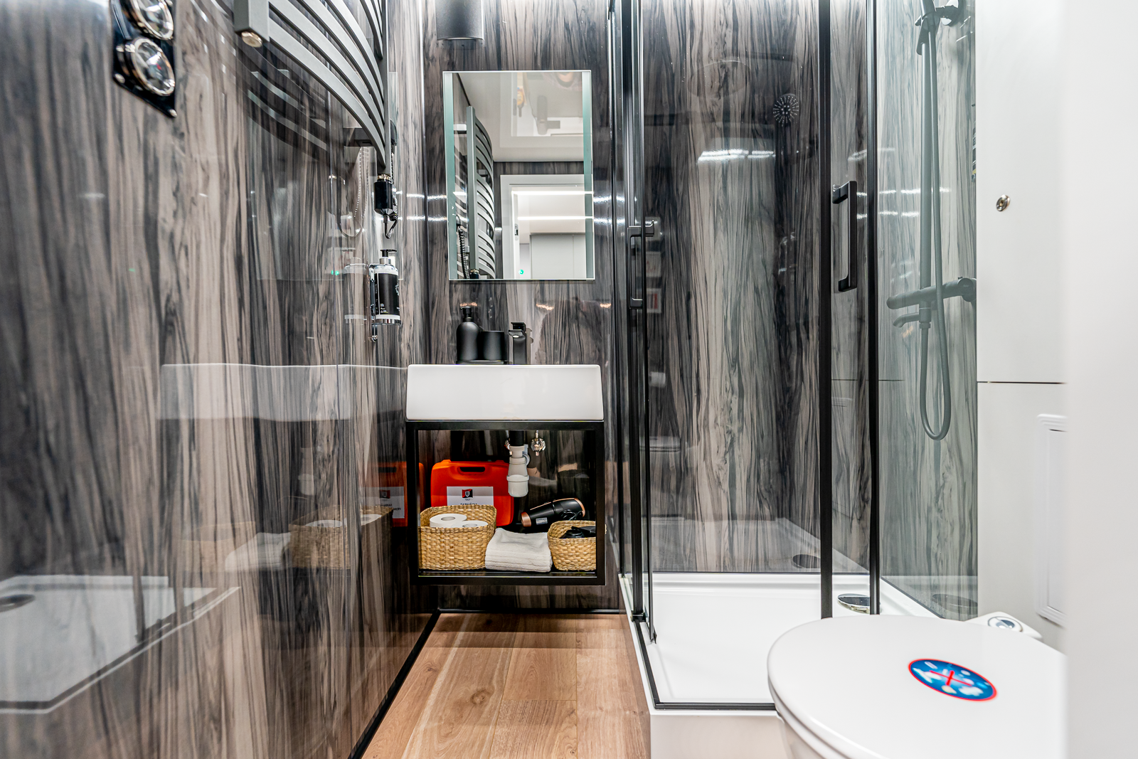 La Mare Houseboat Modern 10