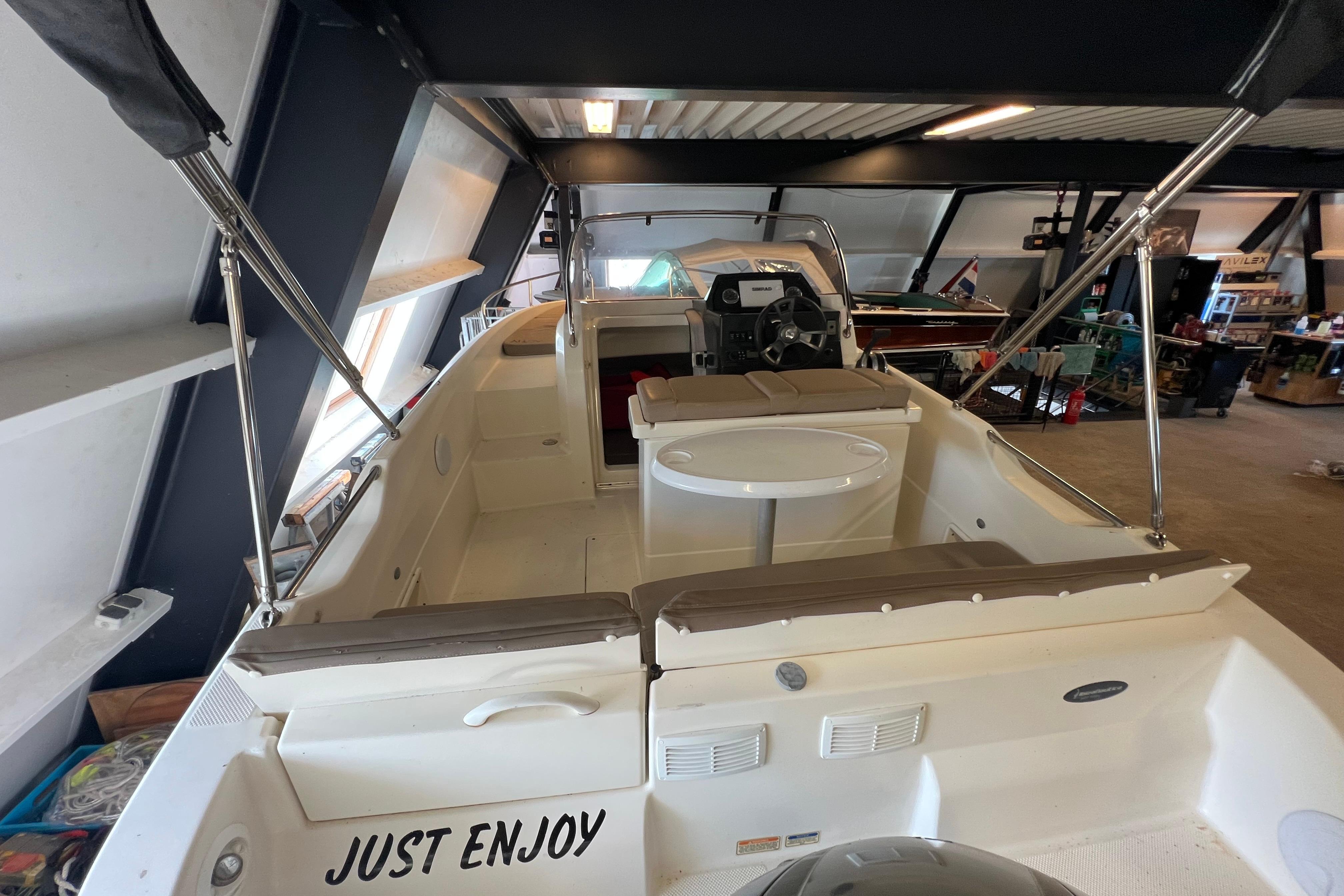 Quicksilver Activ 605 Sundeck
