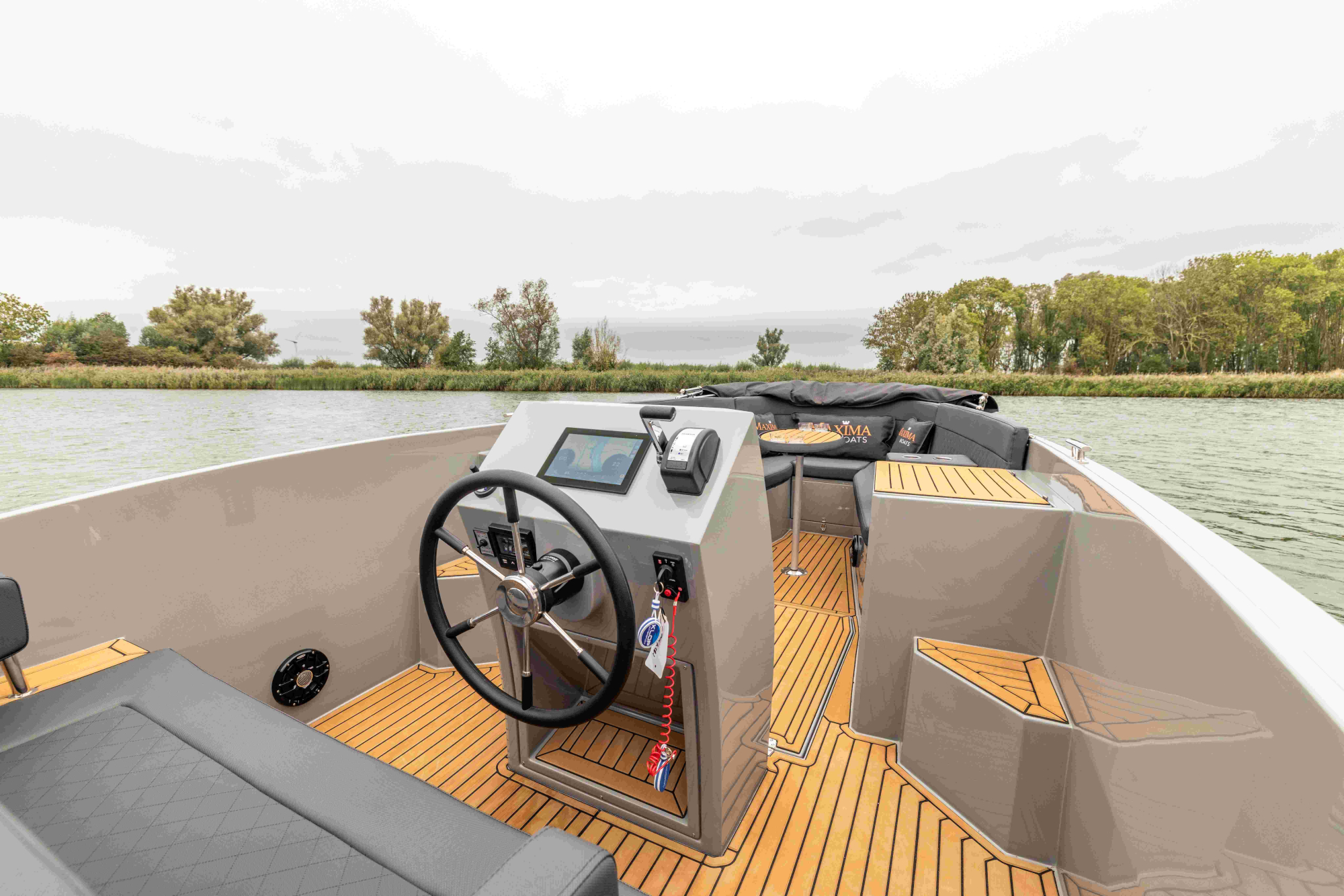 Maxima Boats 680 Sport Lounge