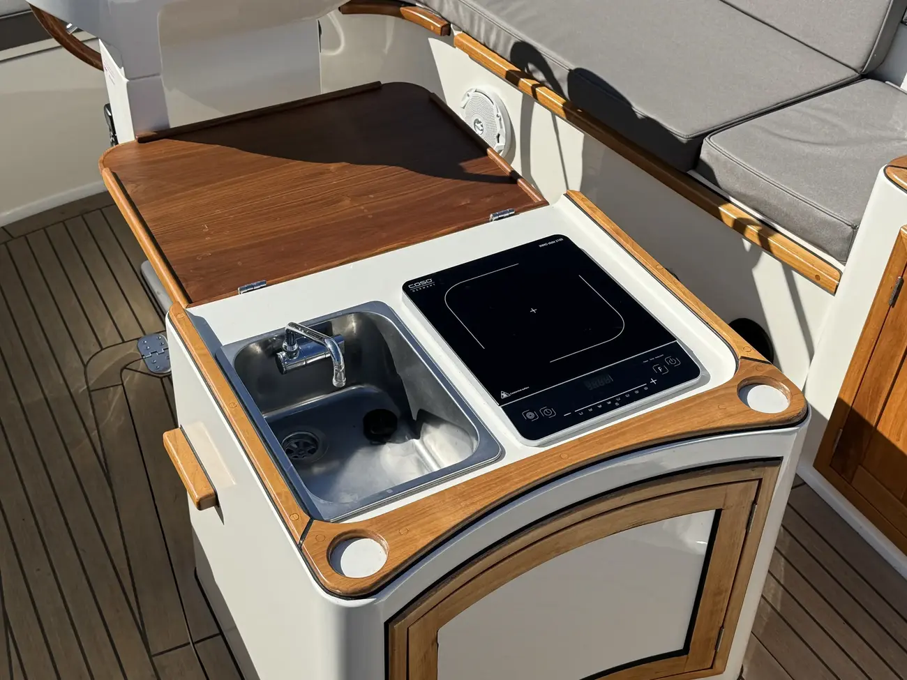 Intercruiser 27 Cabin