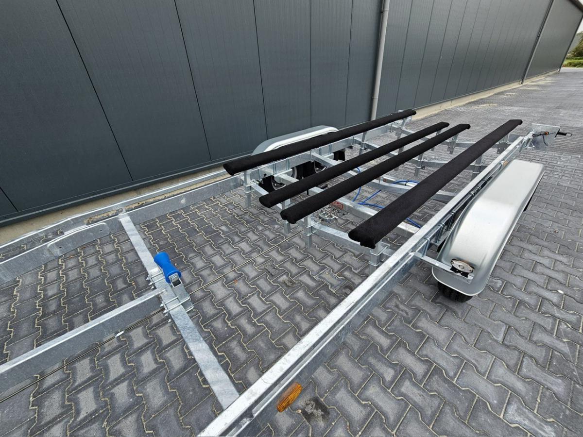 Vlemmix Boottrailers F 2700 kg. Balken trailer met Wegklapbare LED verlichting