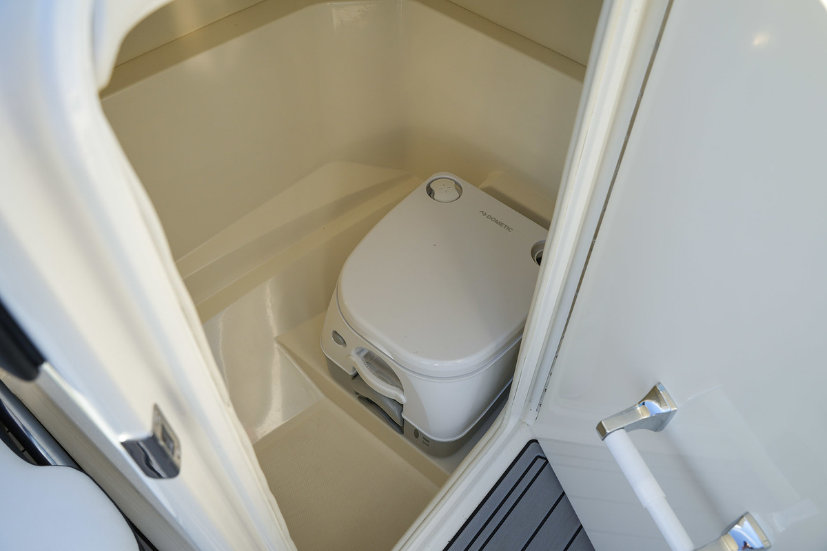 Sea Ray SPX 230 Outboard