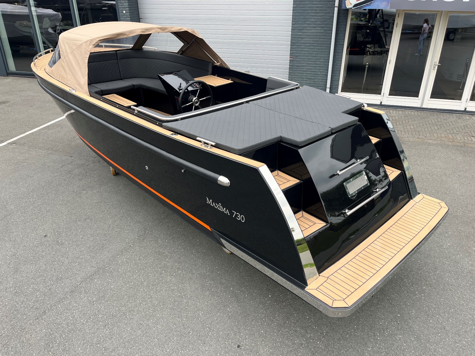Maxima Boats 730 in zwarte kleurstelling! - Demomodel