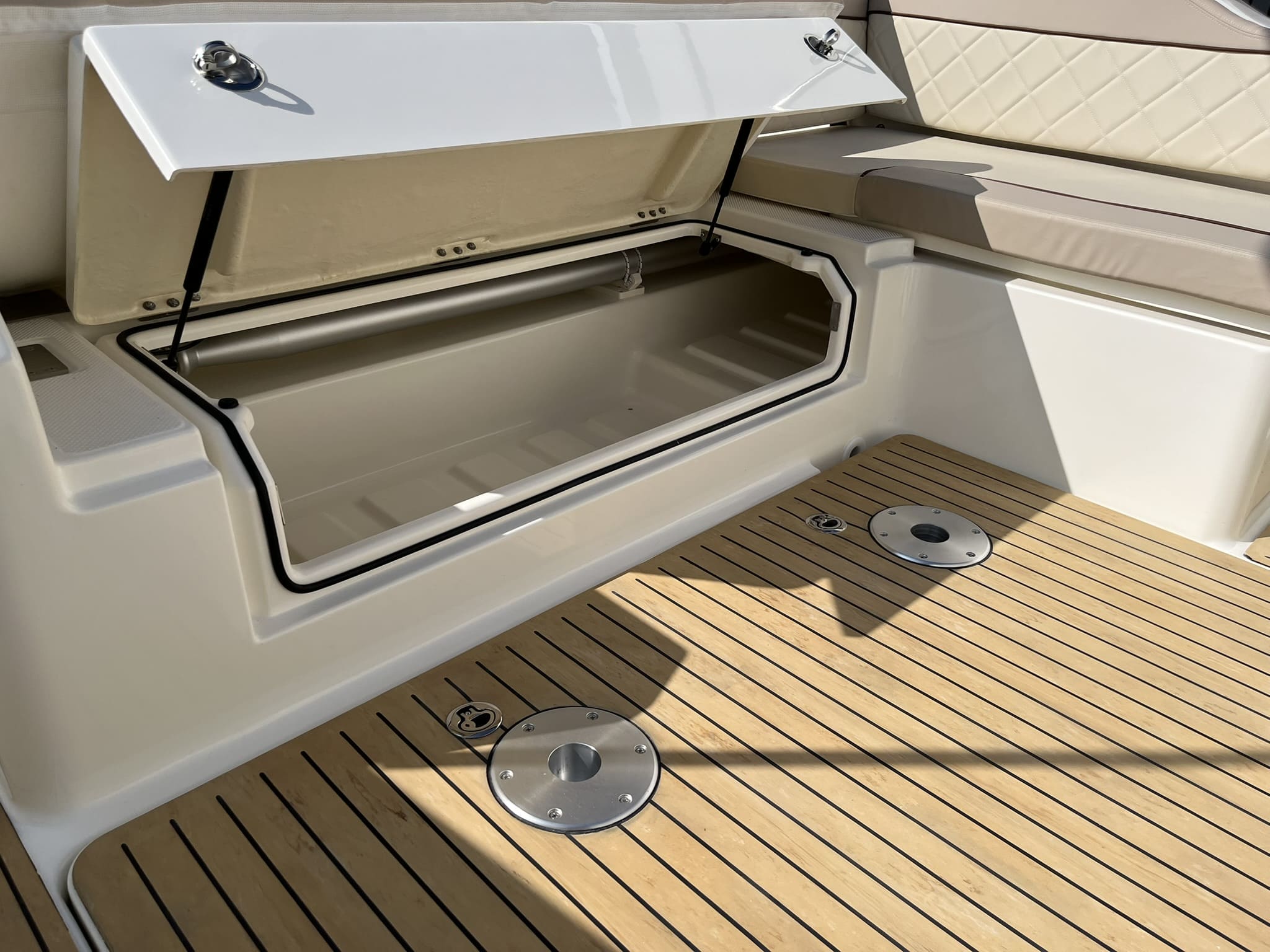 Quicksilver 875 Sundeck