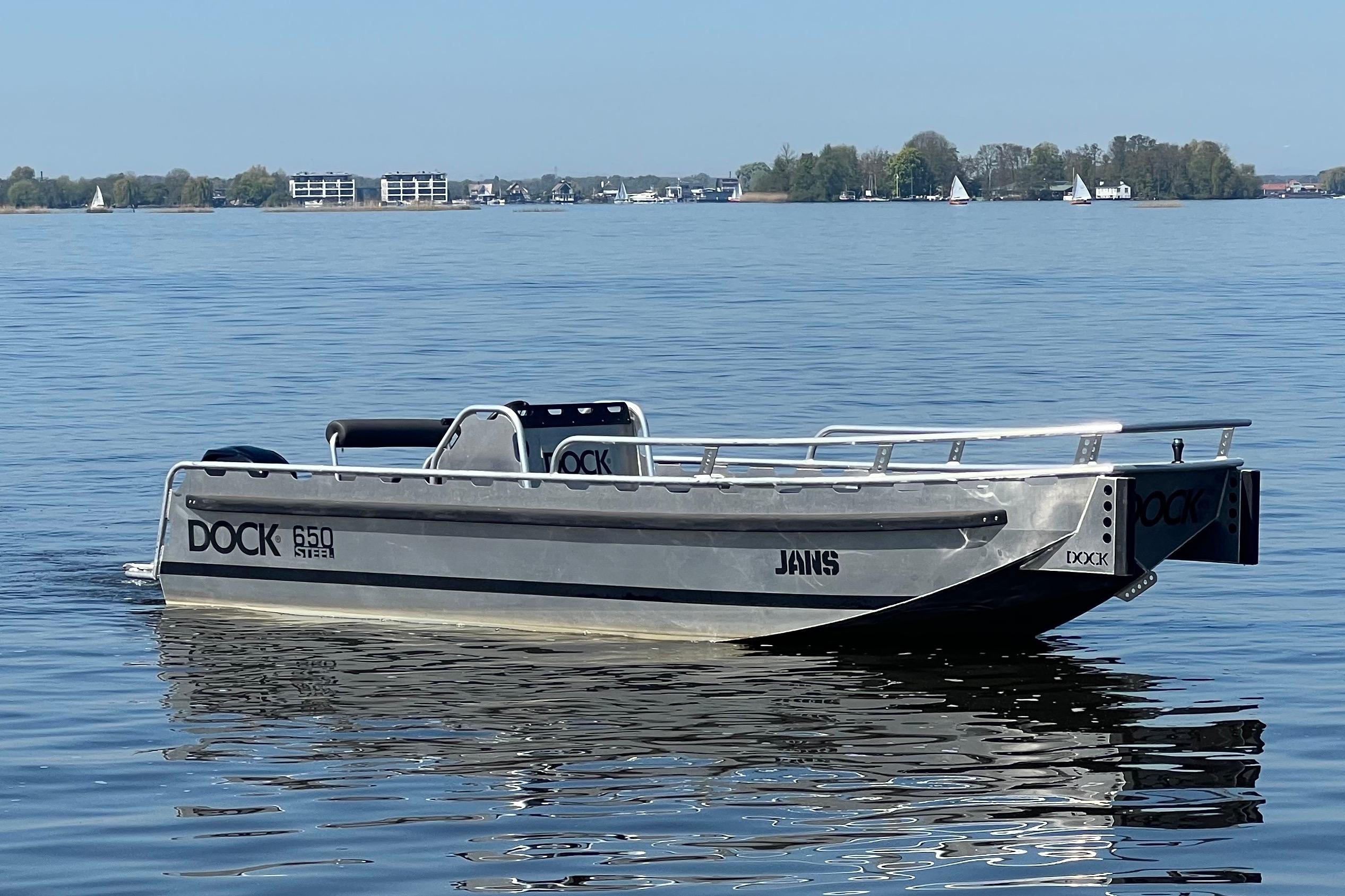 DOCK Steel 650