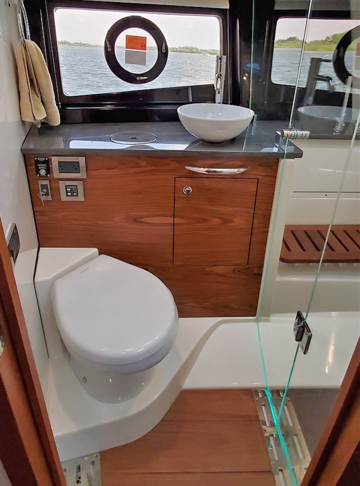 Boston Whaler 405 Conquest