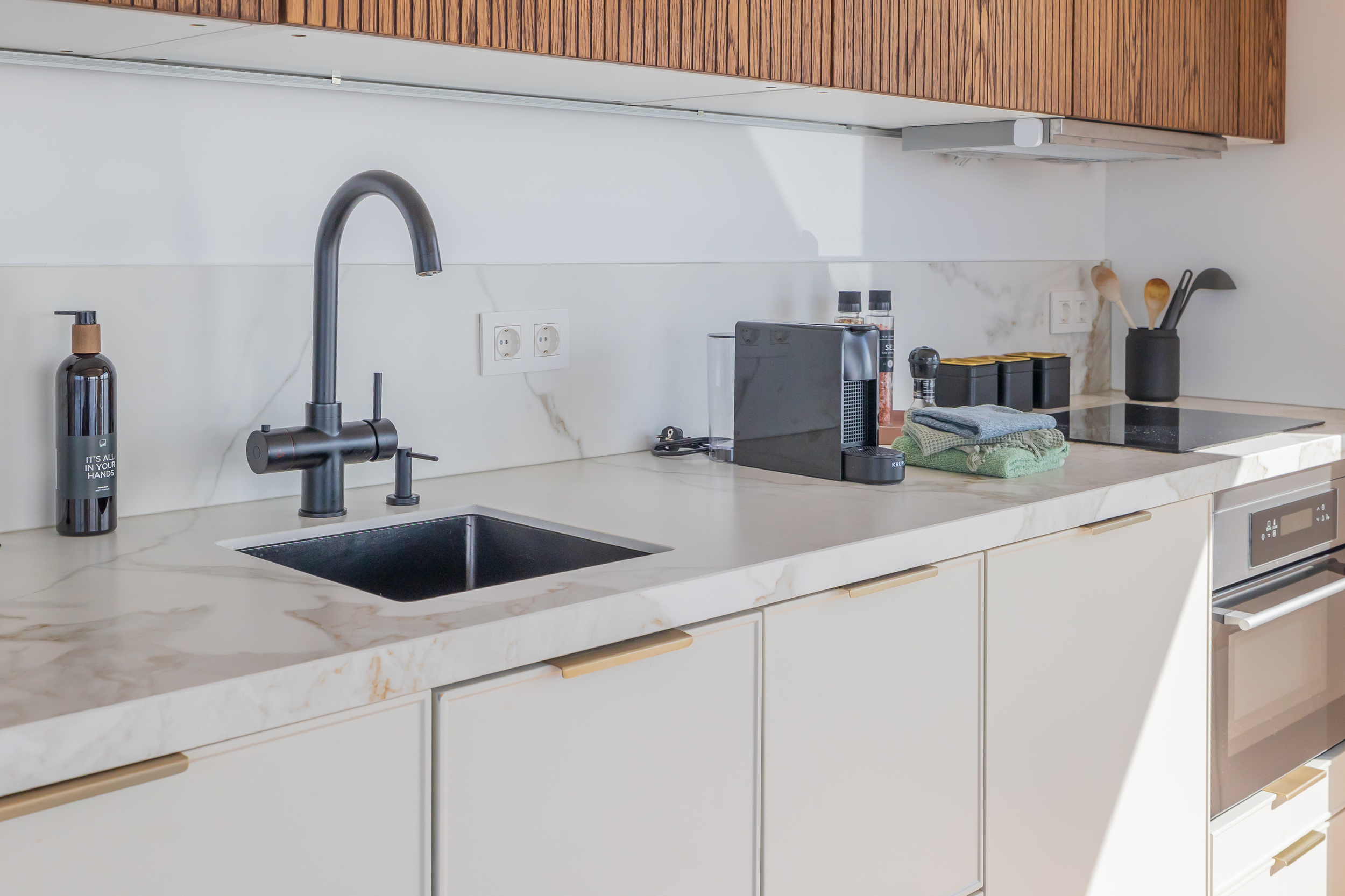 Surla (met Tender) Houseboat 15 Volledig Elektrisch With Charter