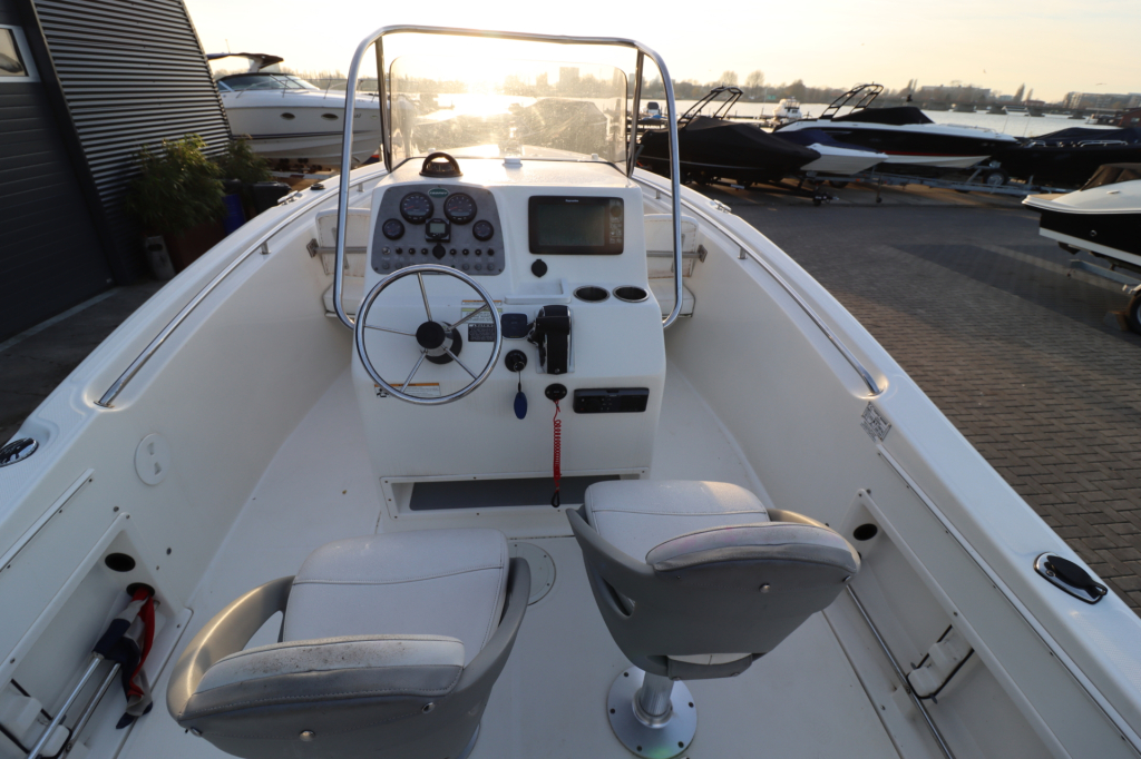 Trophy 2203 Center Console
