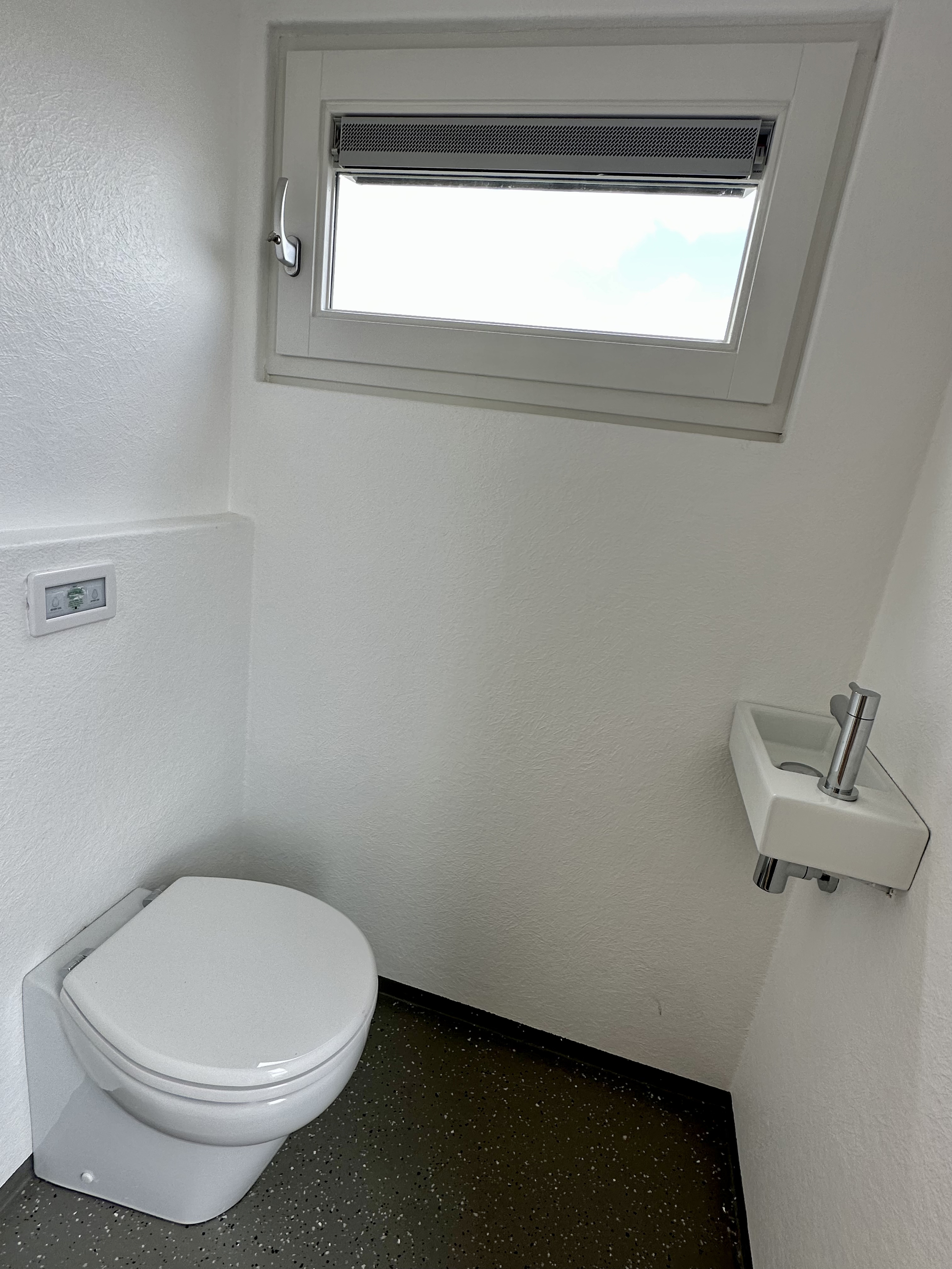 HOMESHIP VaarChalet In Amsterdam 1250D Luxe Houseboat