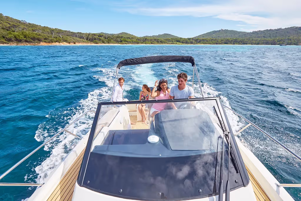 Quicksilver 875 Sundeck