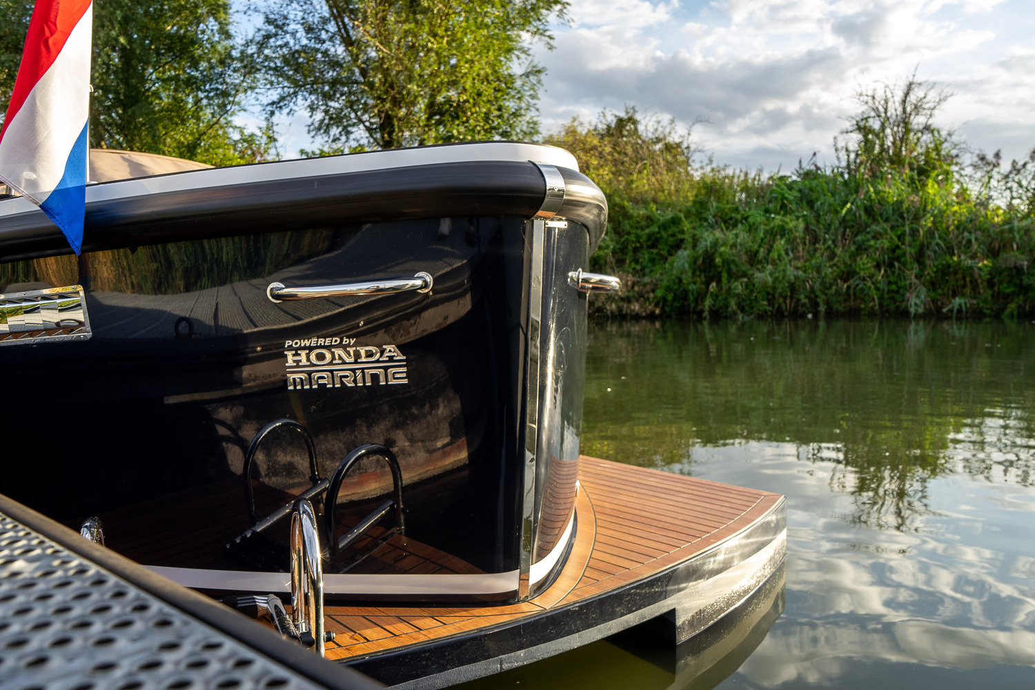 Maxima Boats 650 Flying Lounge