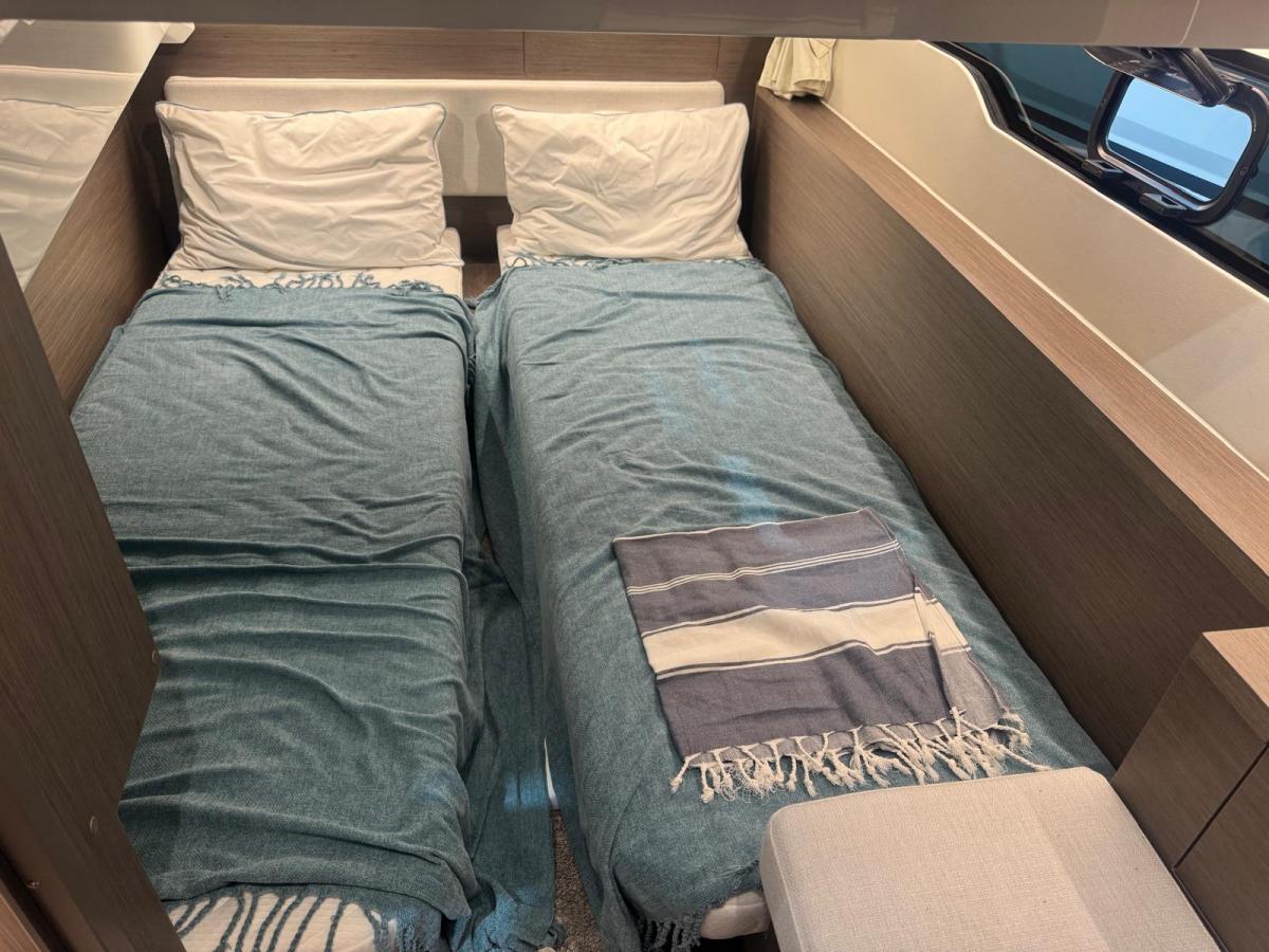 Jeanneau 1095 coupé serie 2