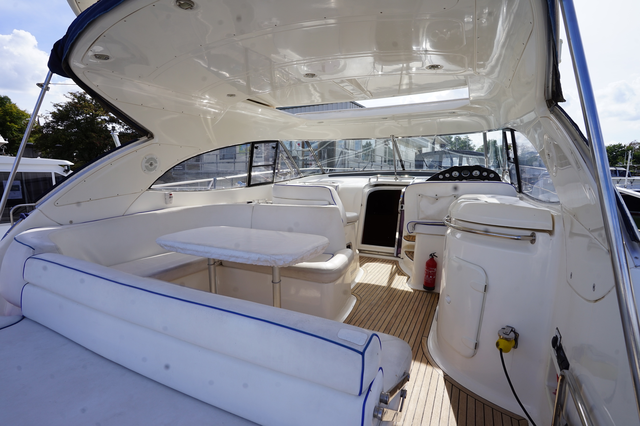 Bavaria 42 HT Sport IPS-500 - hydraulic platform