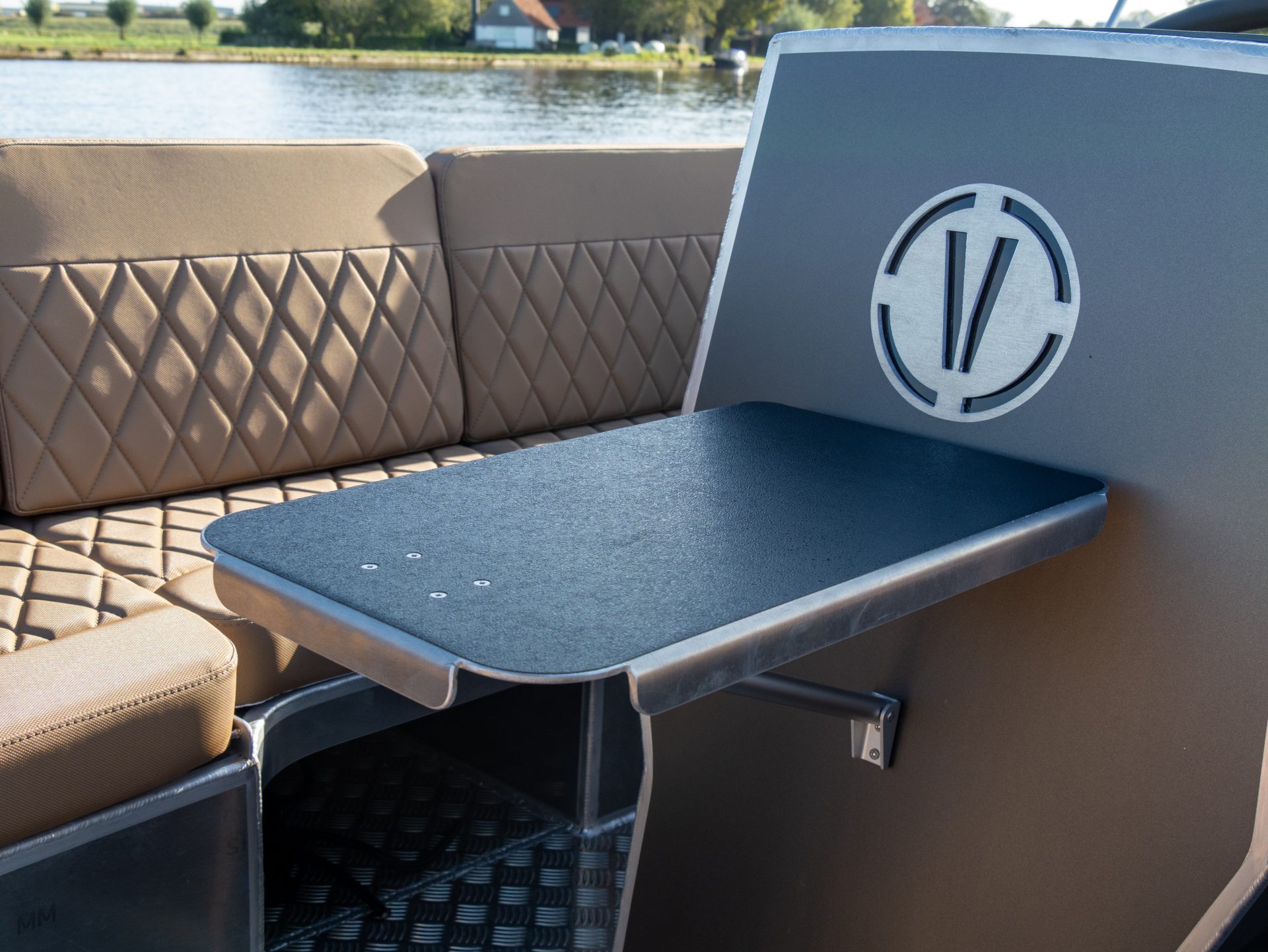 Van Vossen VanVossen E-Tender 700