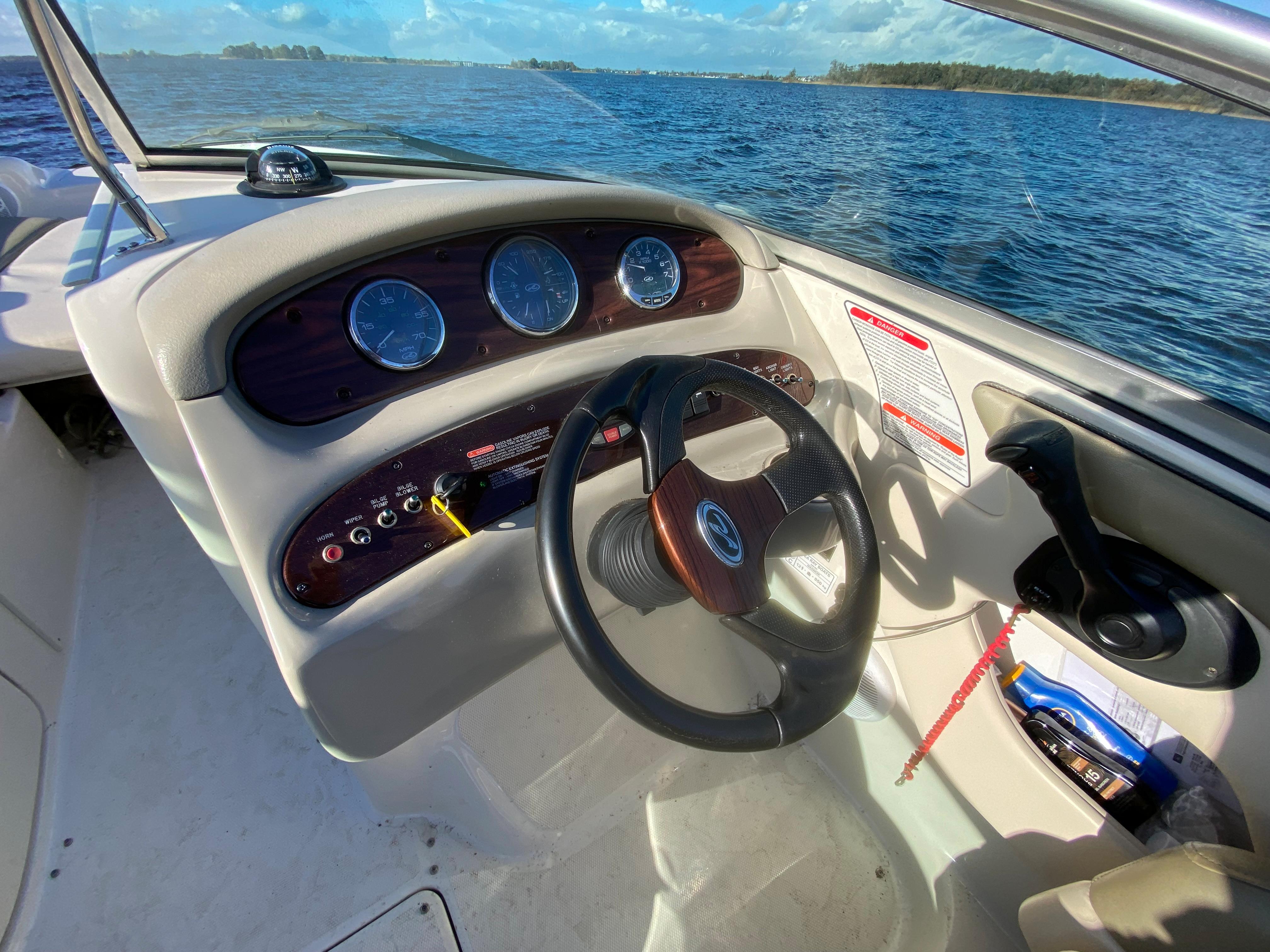 Sea Ray 240 Sundeck