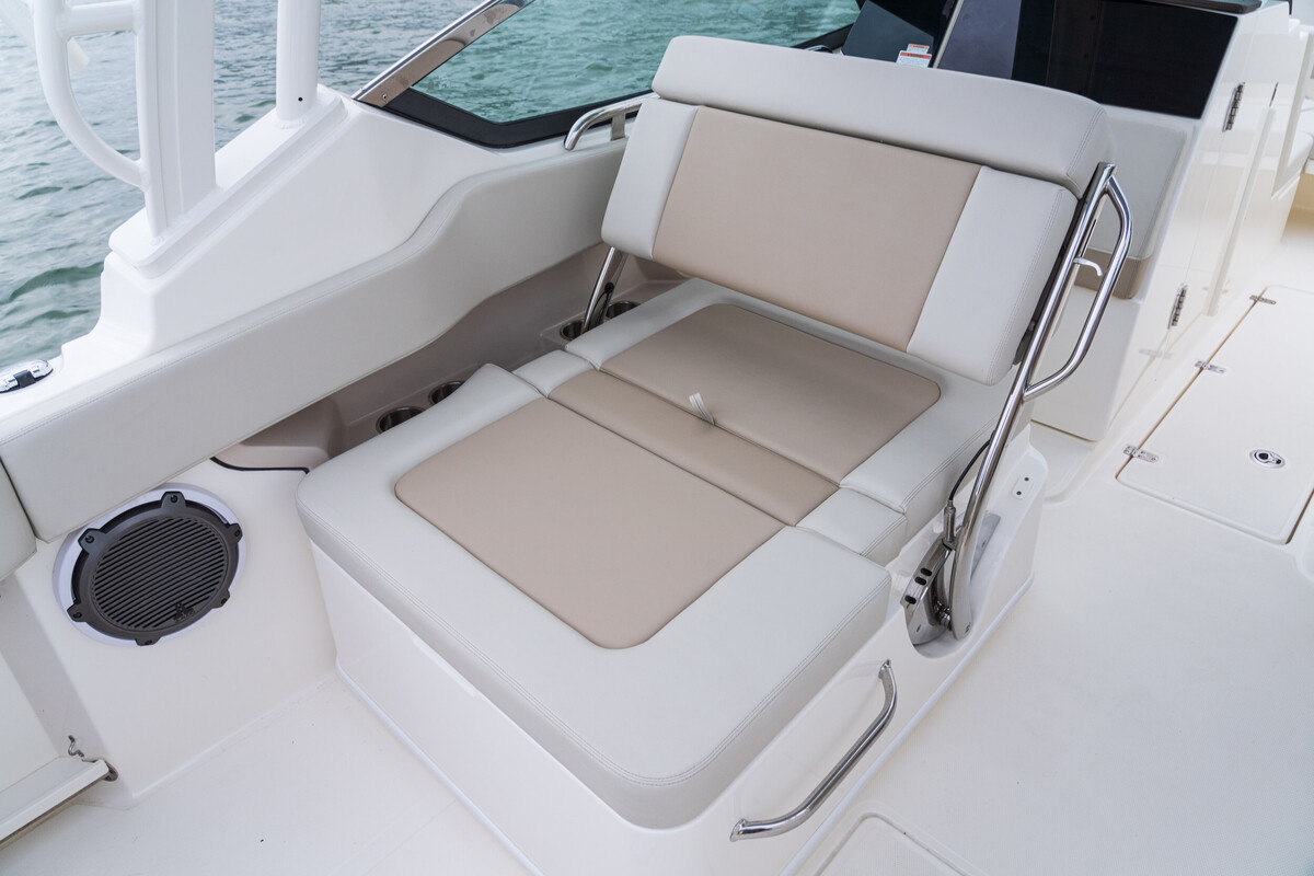 Boston Whaler 240 Vantage
