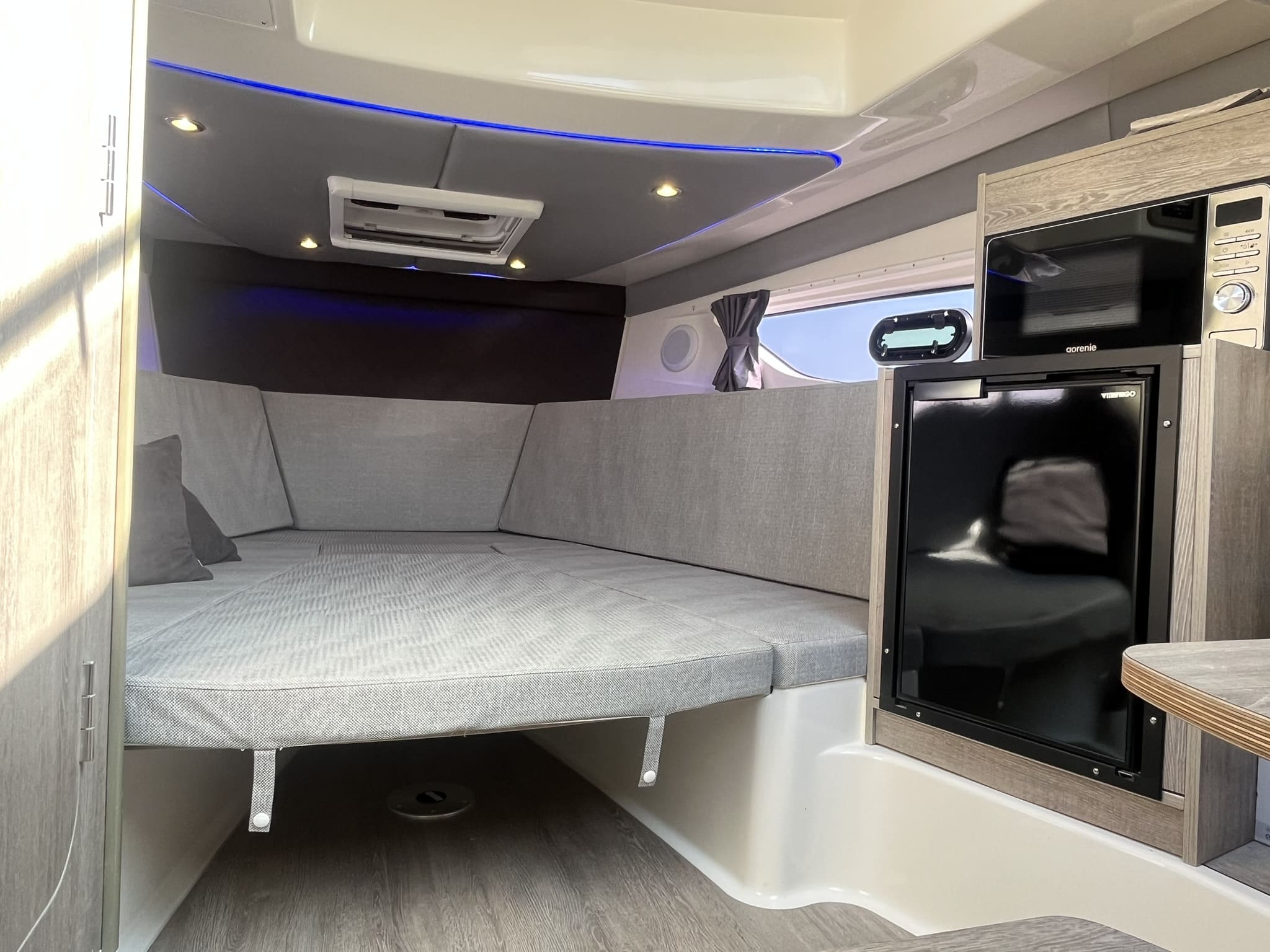 Quicksilver 875 Sundeck