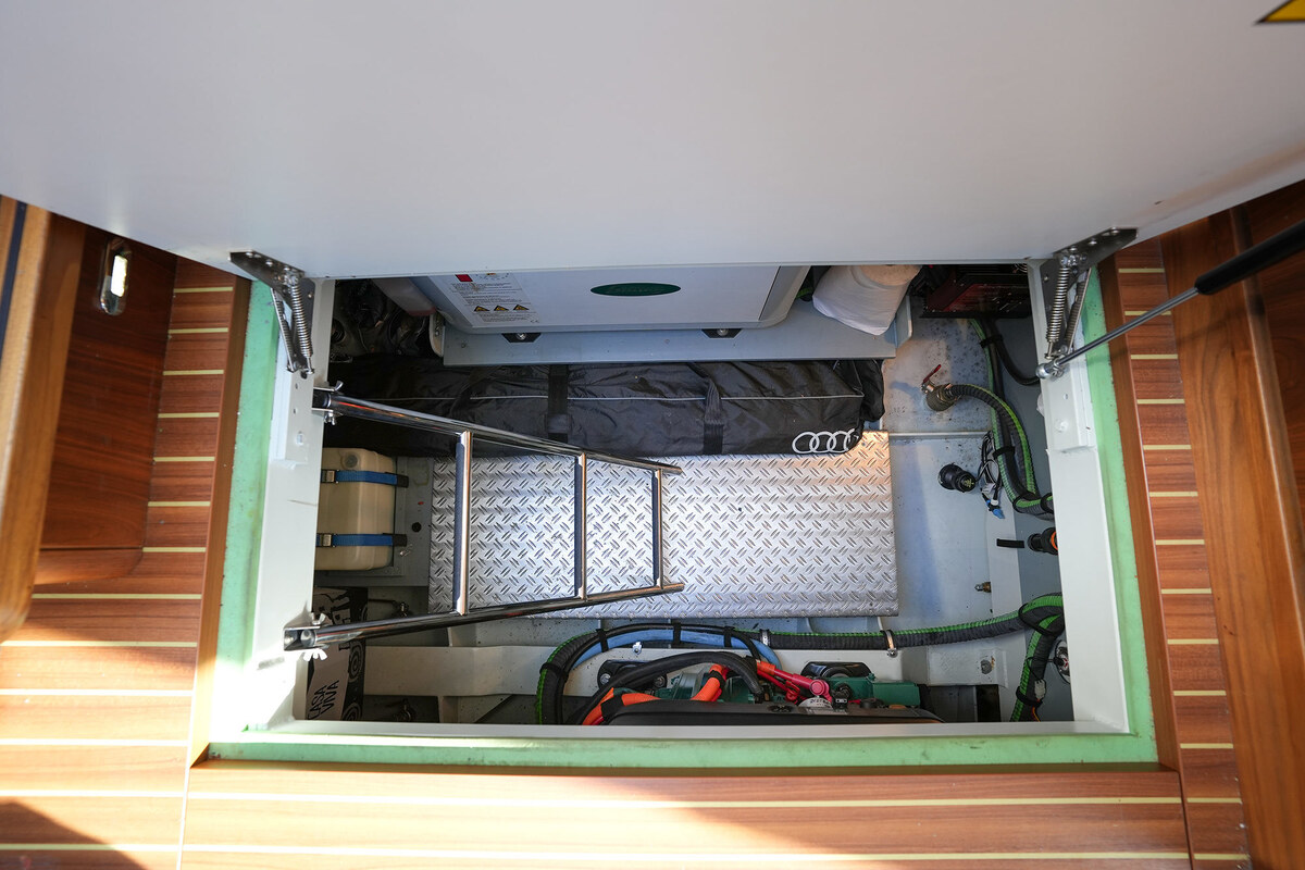 Linssen Grand Sturdy 410 AC Variotop met stabilisator