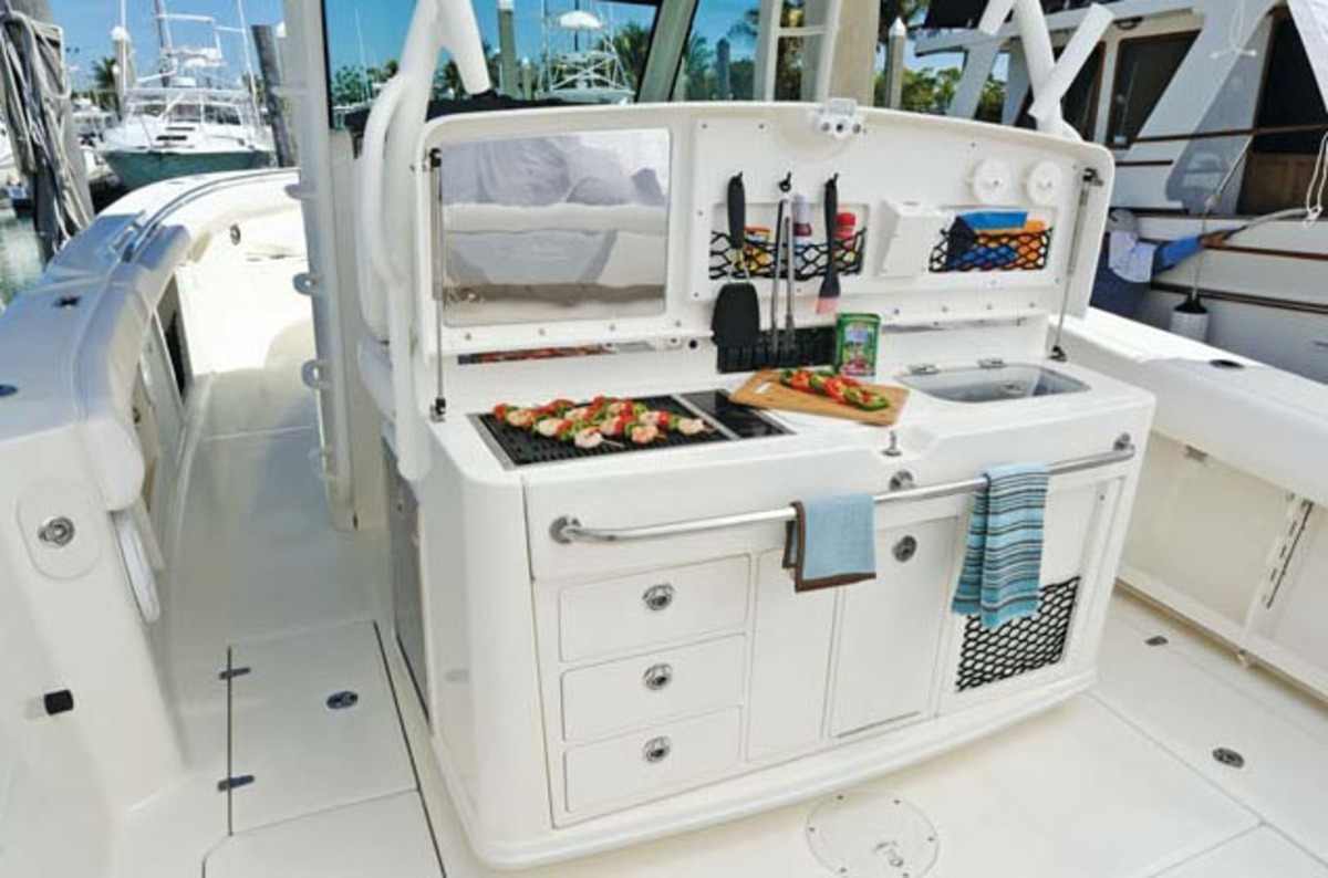 Boston Whaler 380 Outrage