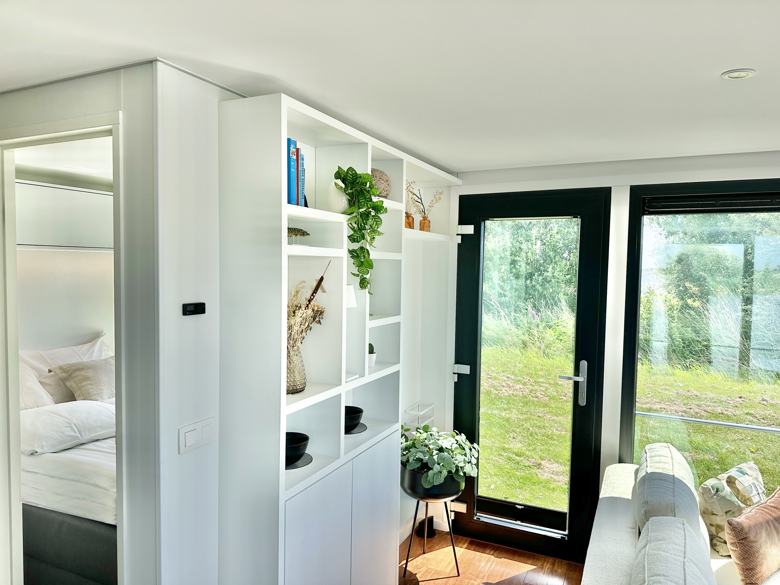 HOMESHIP Lotus Navigator 14 Houseboat