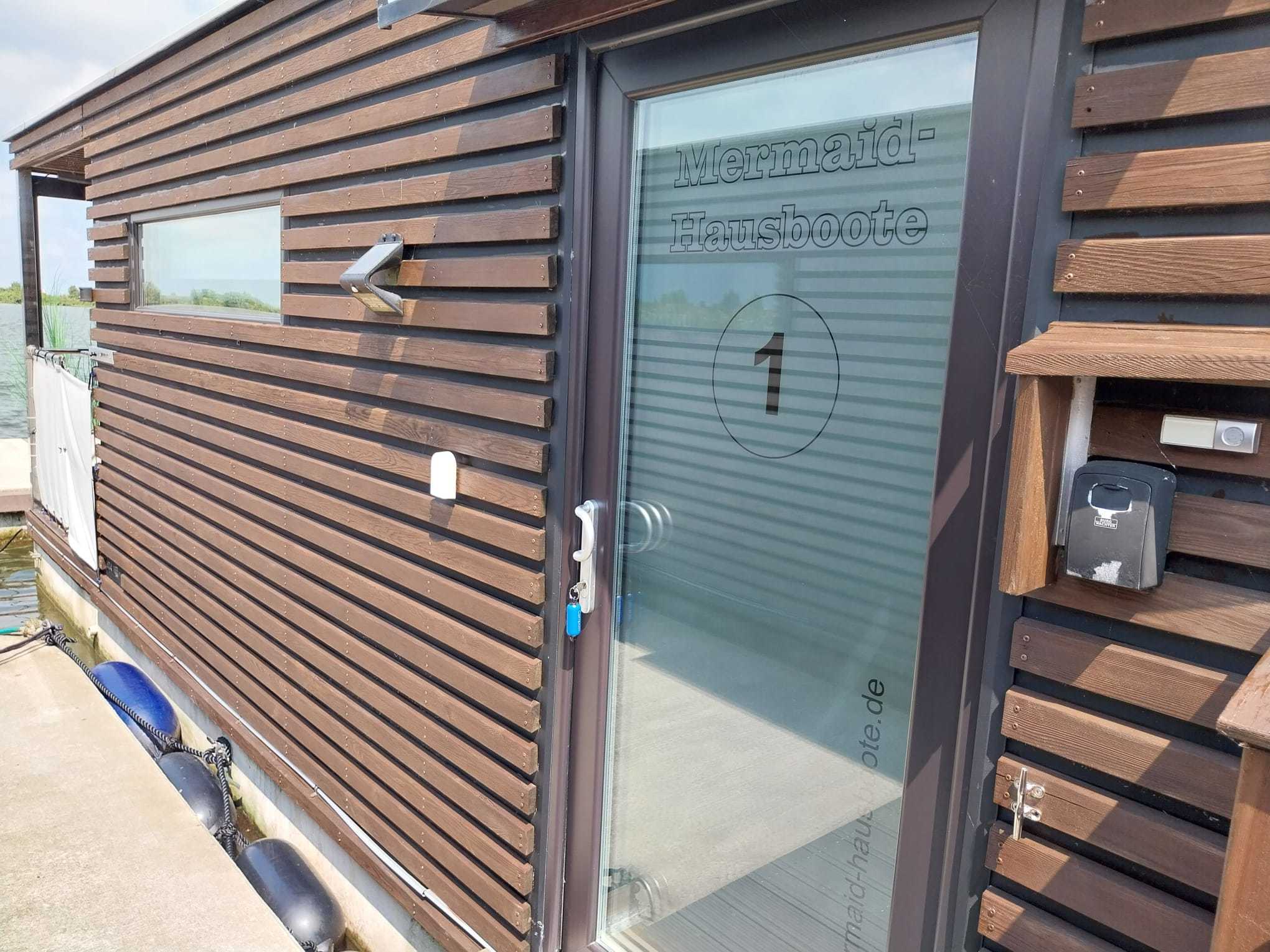 HT4 Houseboat Lelystad Ligplaats