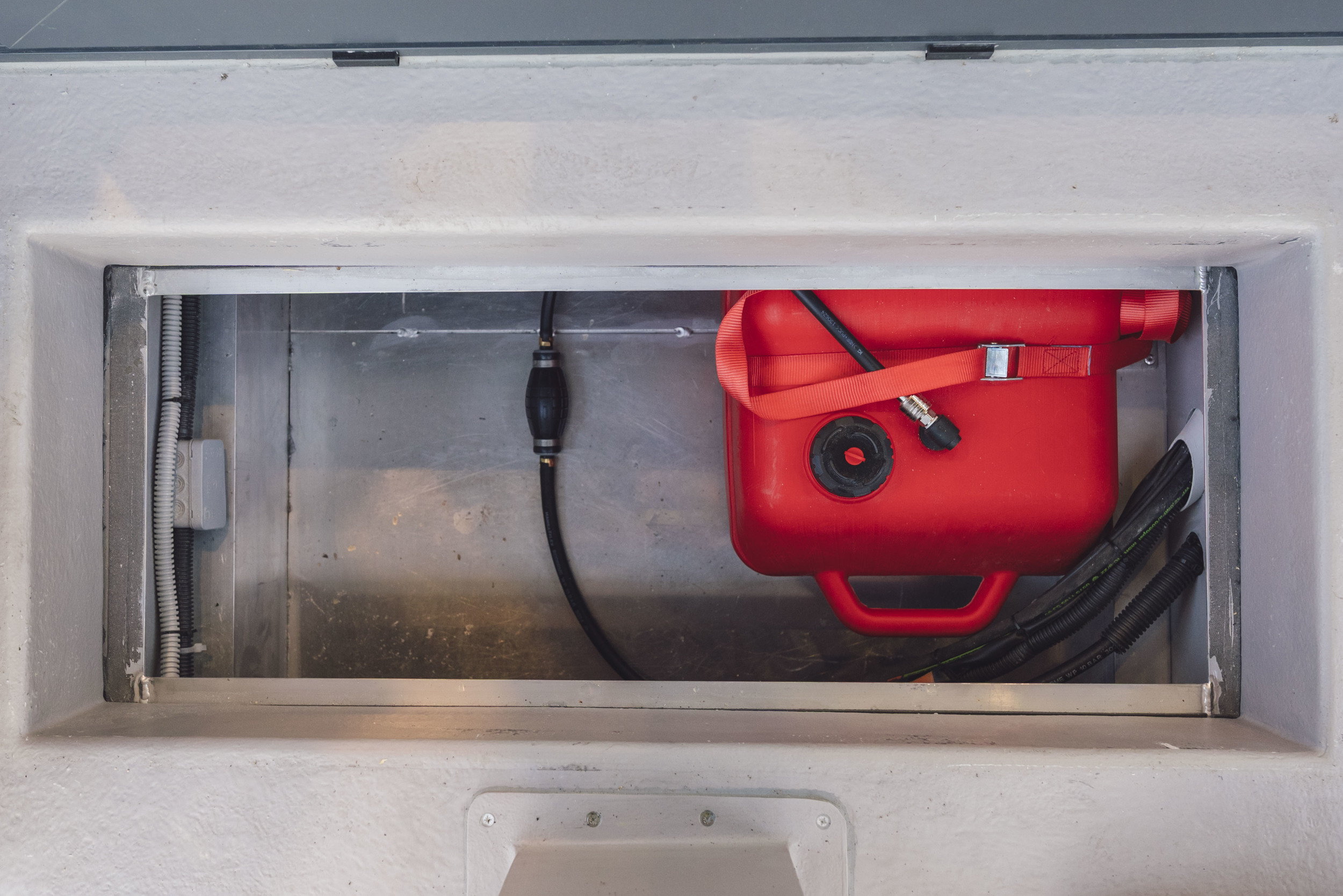 SHB Houseboat GTR 6.3