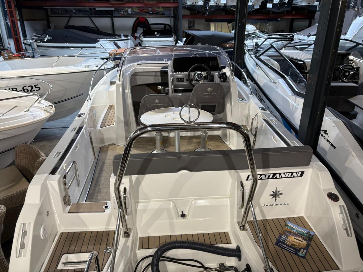 Jeanneau Cap Camarat 6.5 Walk around