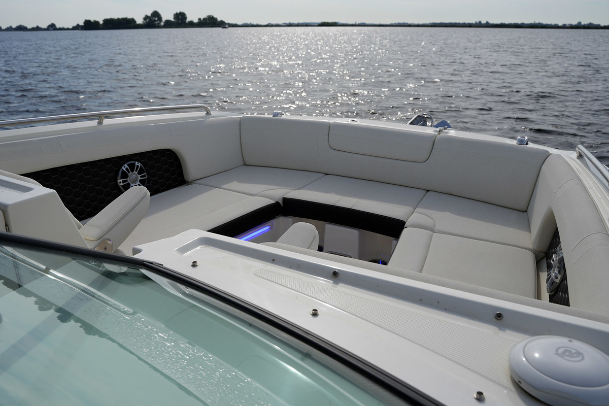 Sea Ray SDX 290 Outboard