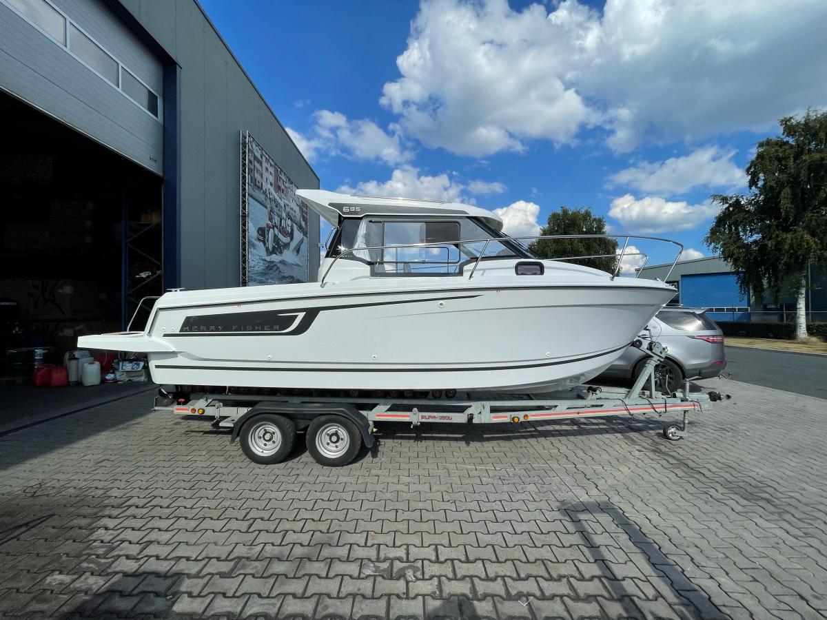 Jeanneau Merry Fisher 695 Serie 2. Deze prachtige boot is aanwezig op de Suzuki stand van hiswa te water 2026.