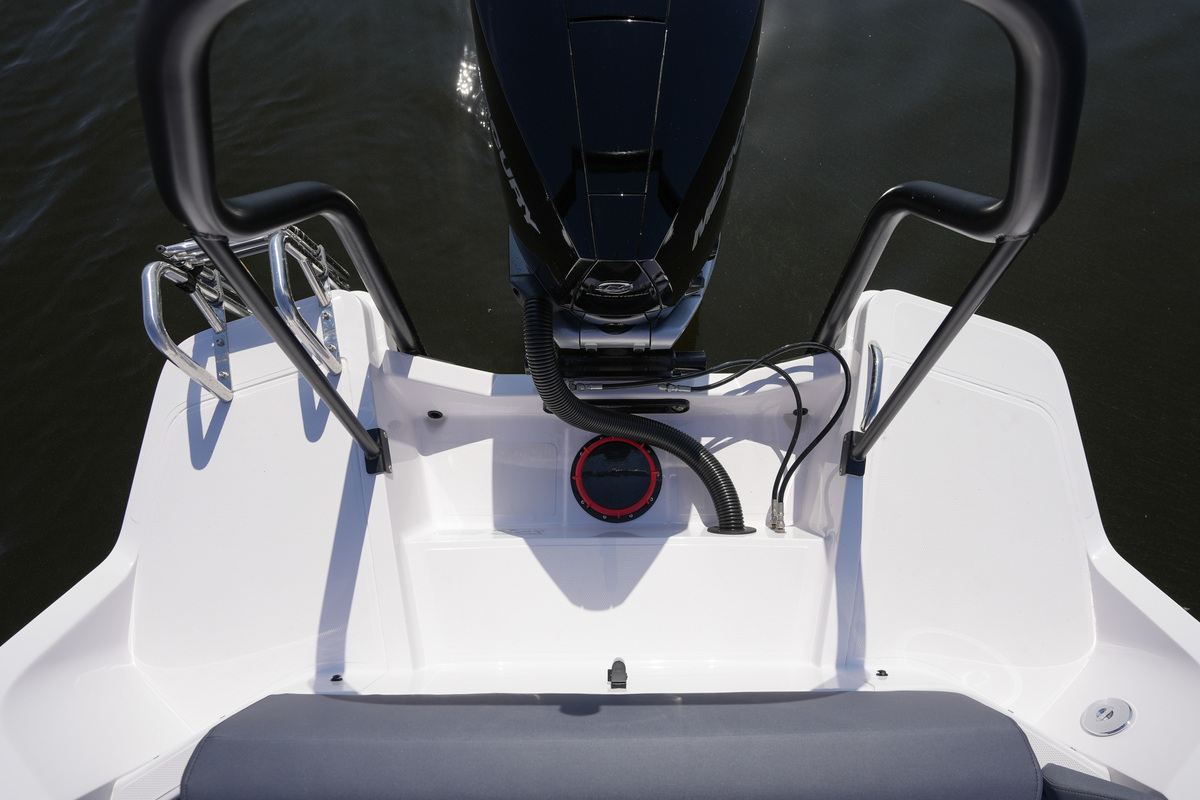 Axopar 25 Cross Bow
