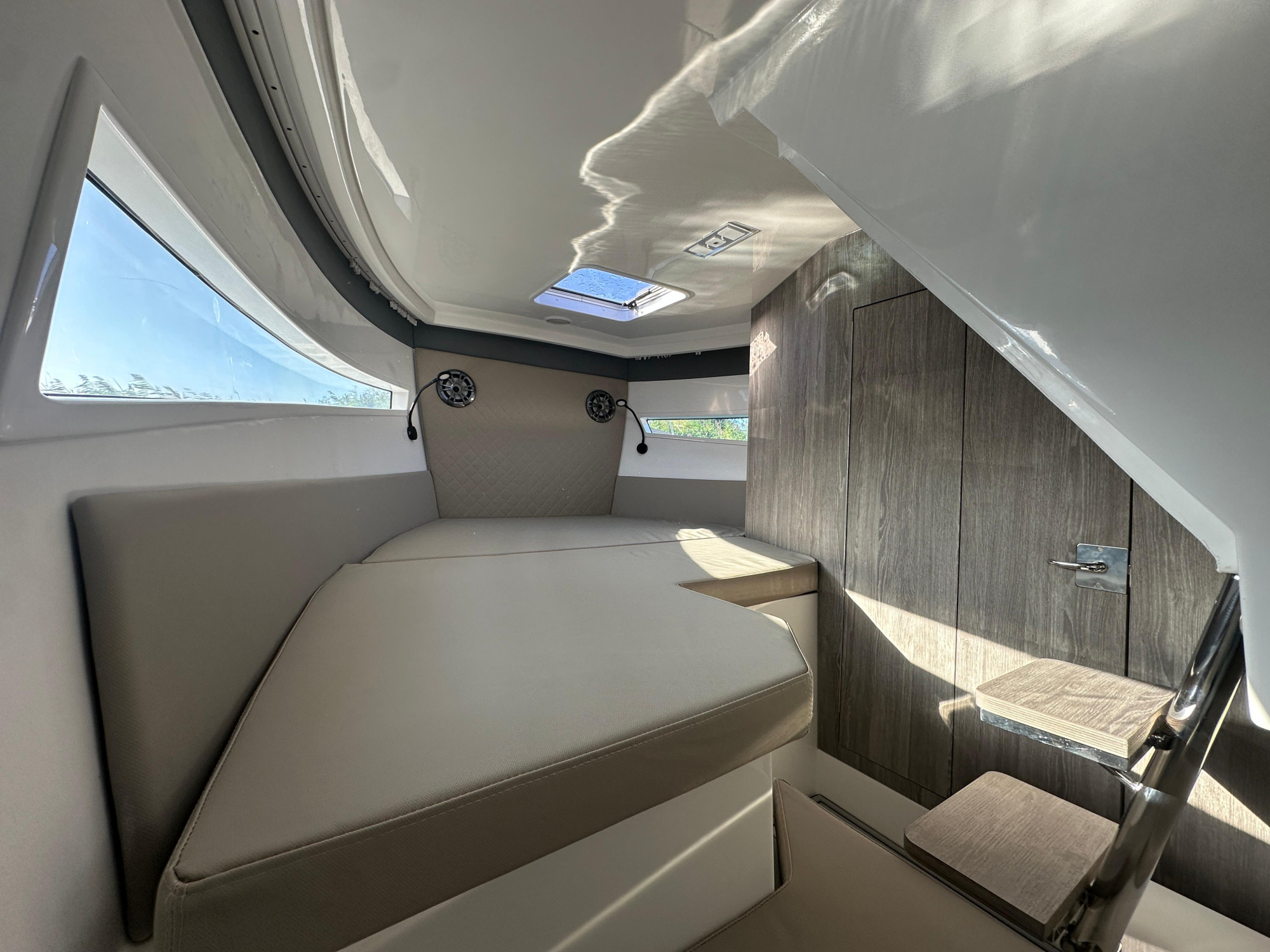 Maxima Boats 800 Cabin zwart - wit met Honda 250 pk op voorraad!