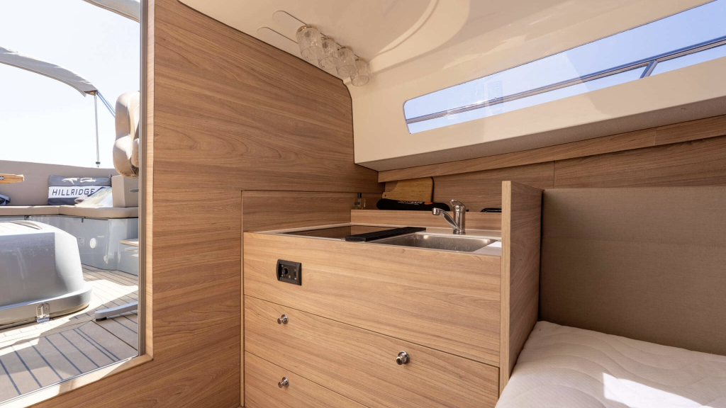 Antaris Seventy7 Cabin ( 2022)
