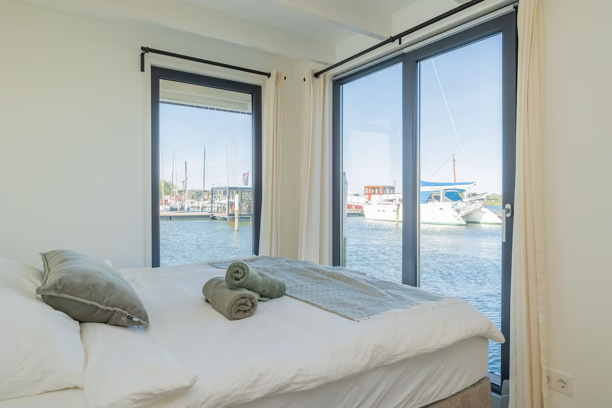 Surla 15 Houseboat Zelfvoorzienend