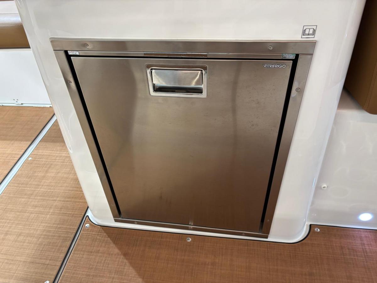 Jeanneau TH33 Twin-Hull