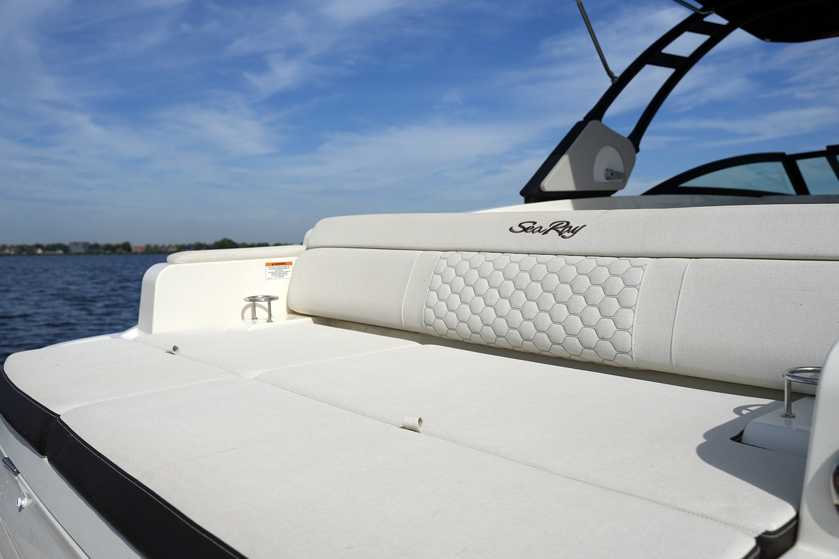 Sea Ray SDX 290 Outboard