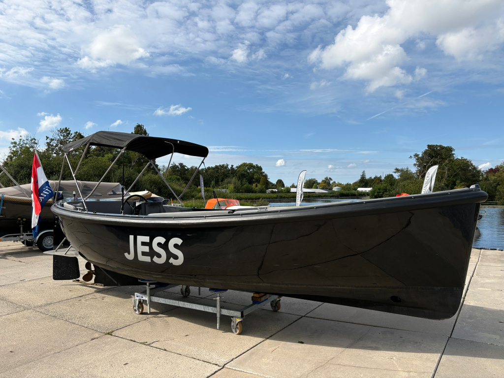 Escape 750 ( 2015) 