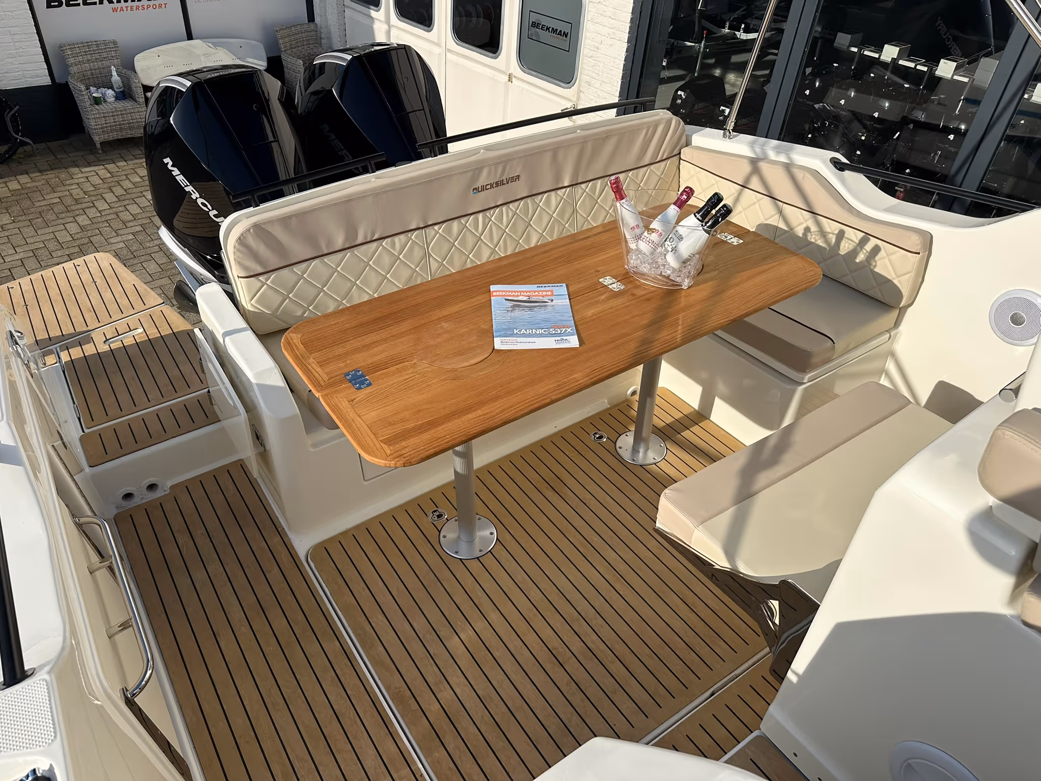 Quicksilver 875 Sundeck