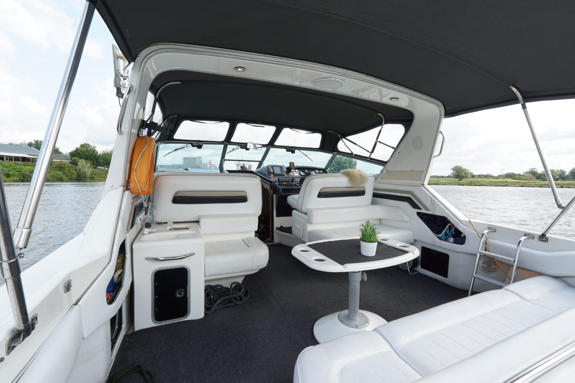 Sea Ray 400 Express Cruiser