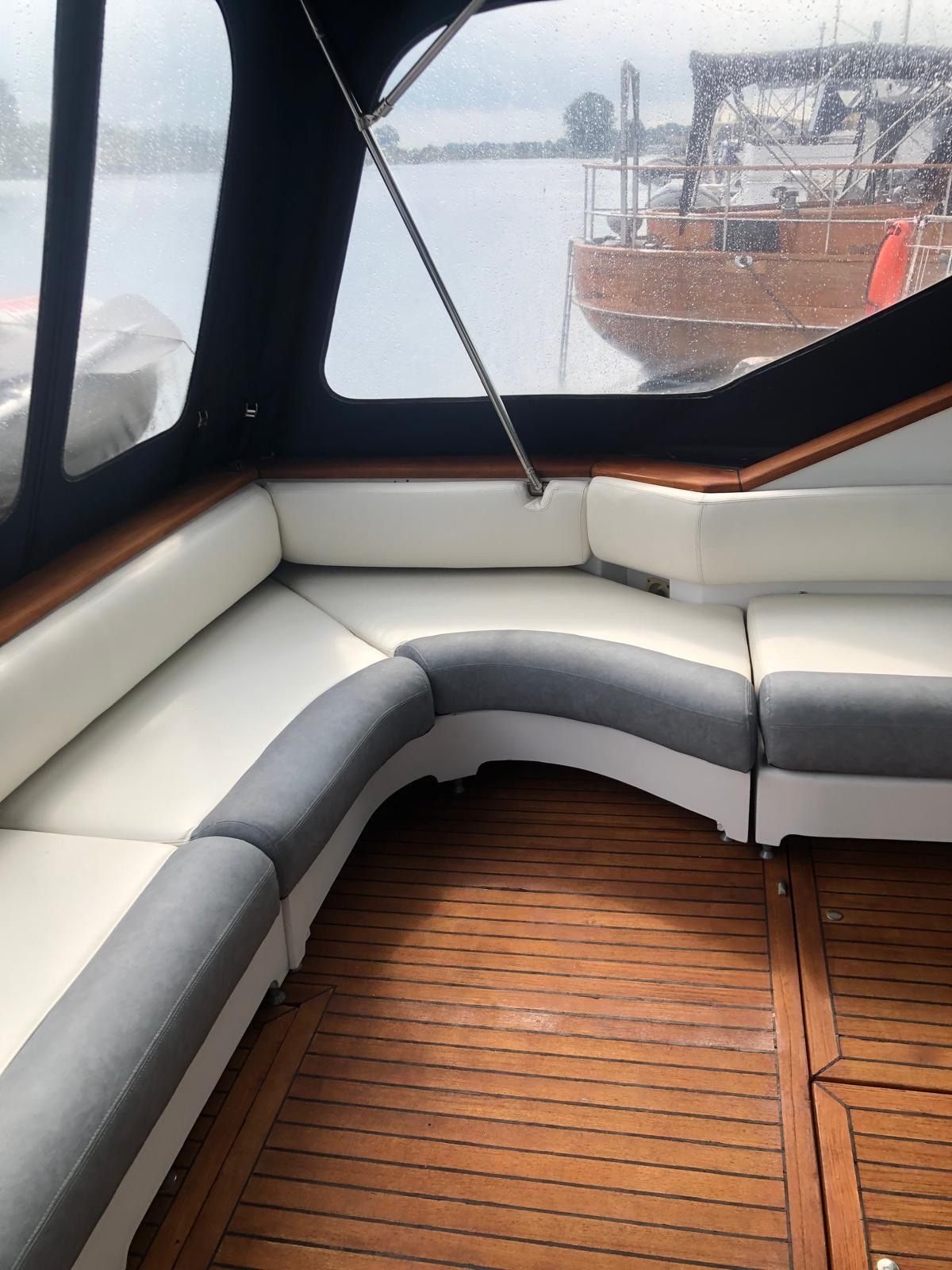 Sea Ray 400 Express Cruiser