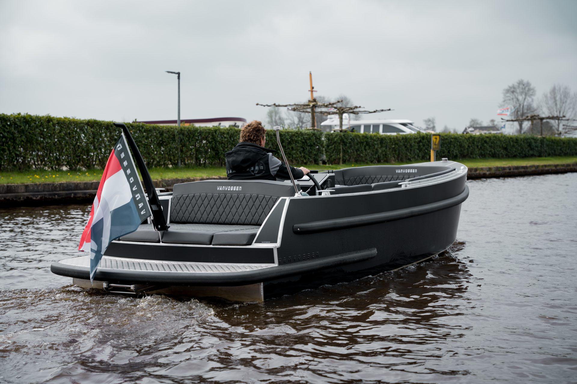 Van Vossen Plugin E tender 595 DE GROOTSTE SLOEPENSHOWROOM VAN NEDERLAND