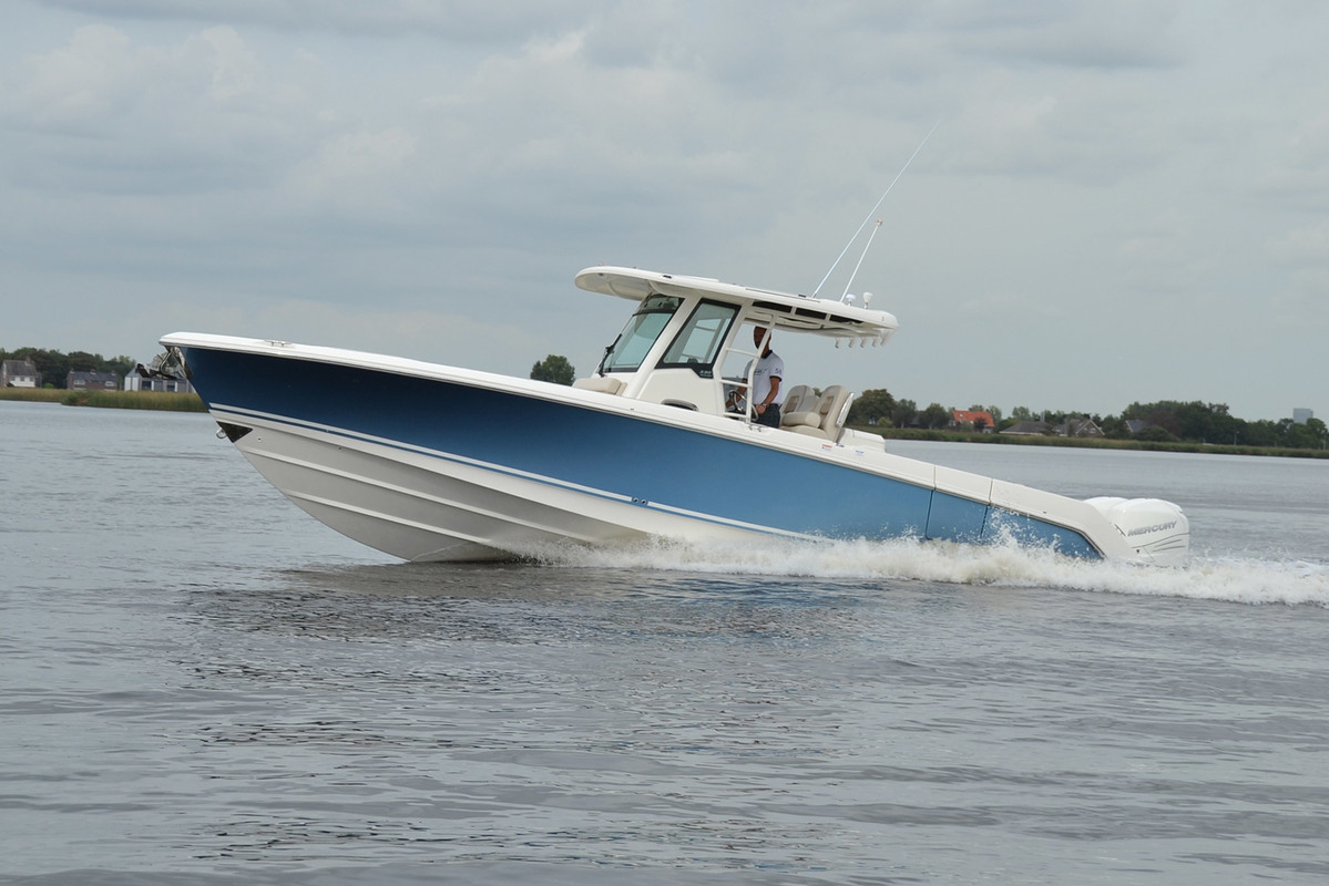 Boston Whaler 330 Outrage