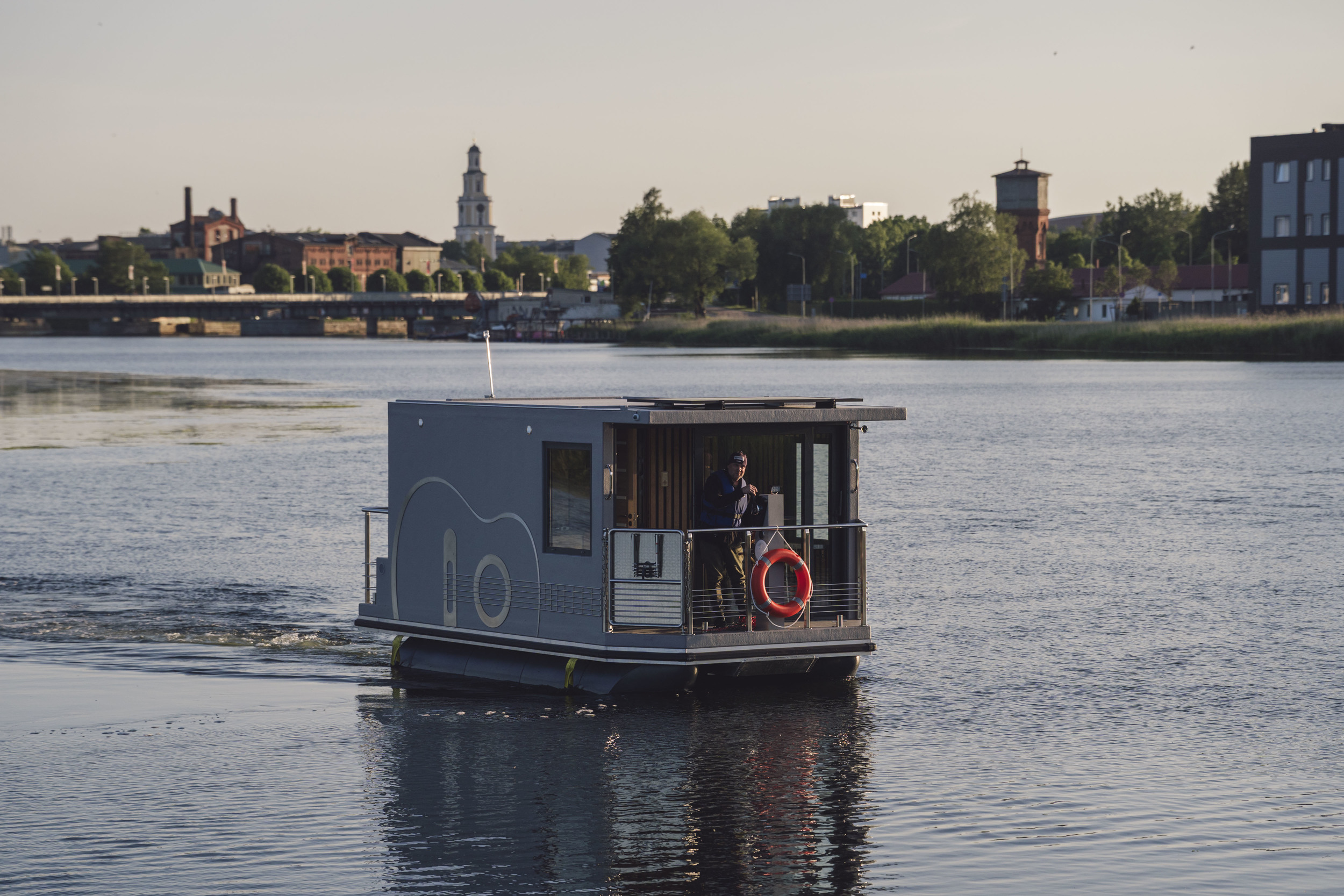 SHB Houseboat GTR 6.3