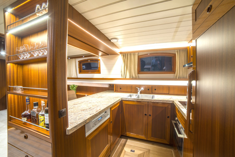 Luxe Motor Cruise 19.75